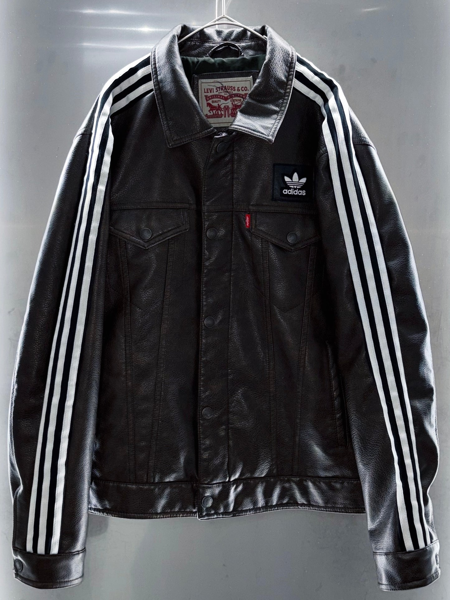 special Original Re:make
"adidas×LEVI'S" PU leather jacket