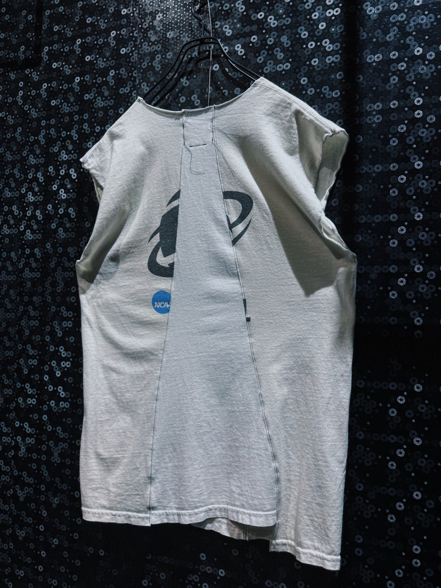 【ÆIEM】再倖築 “Split Championship” Docking No Sleeve T-shirt