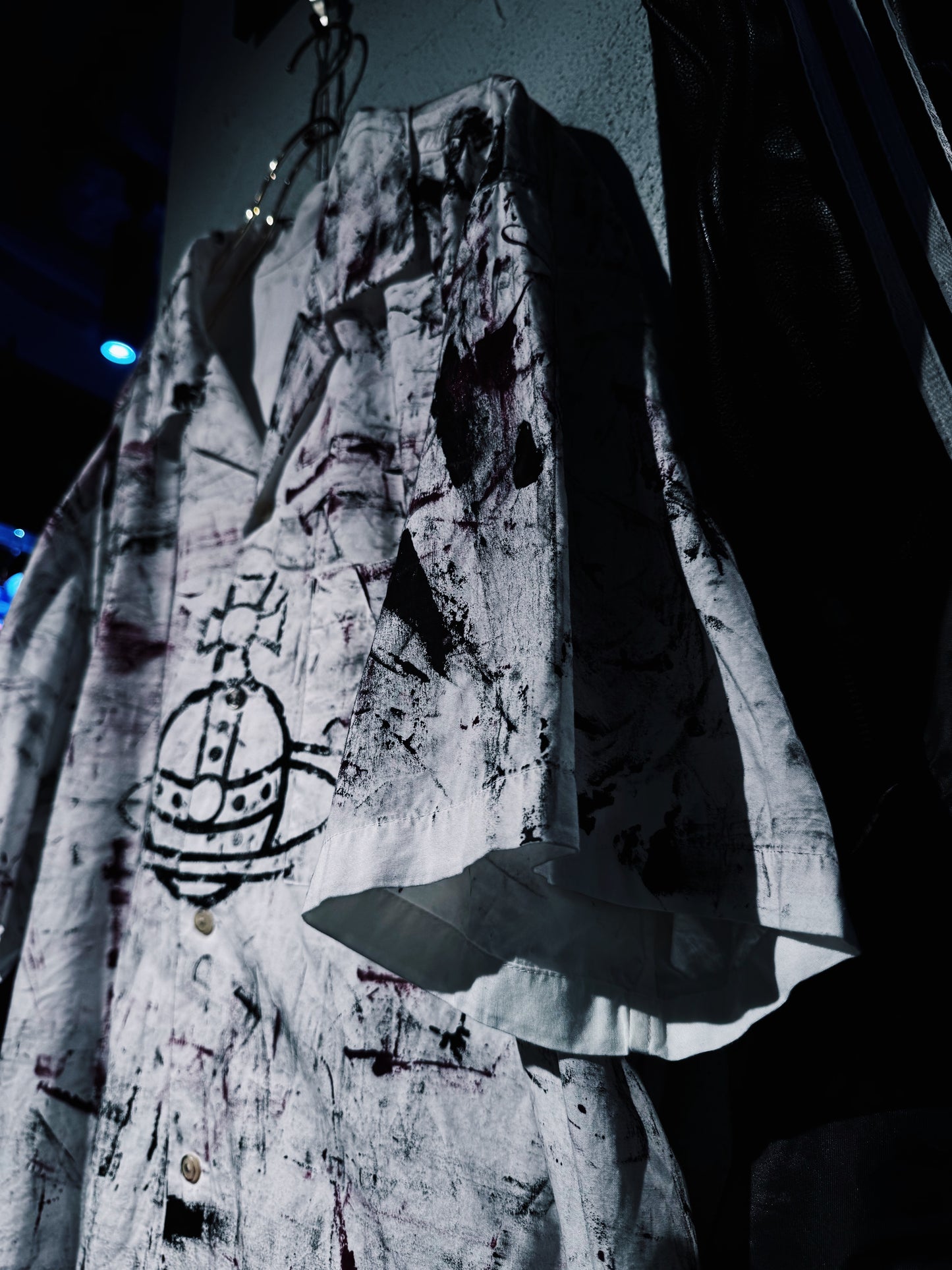 vivid notes"The Anarchist's short sleeve Orbit shirt