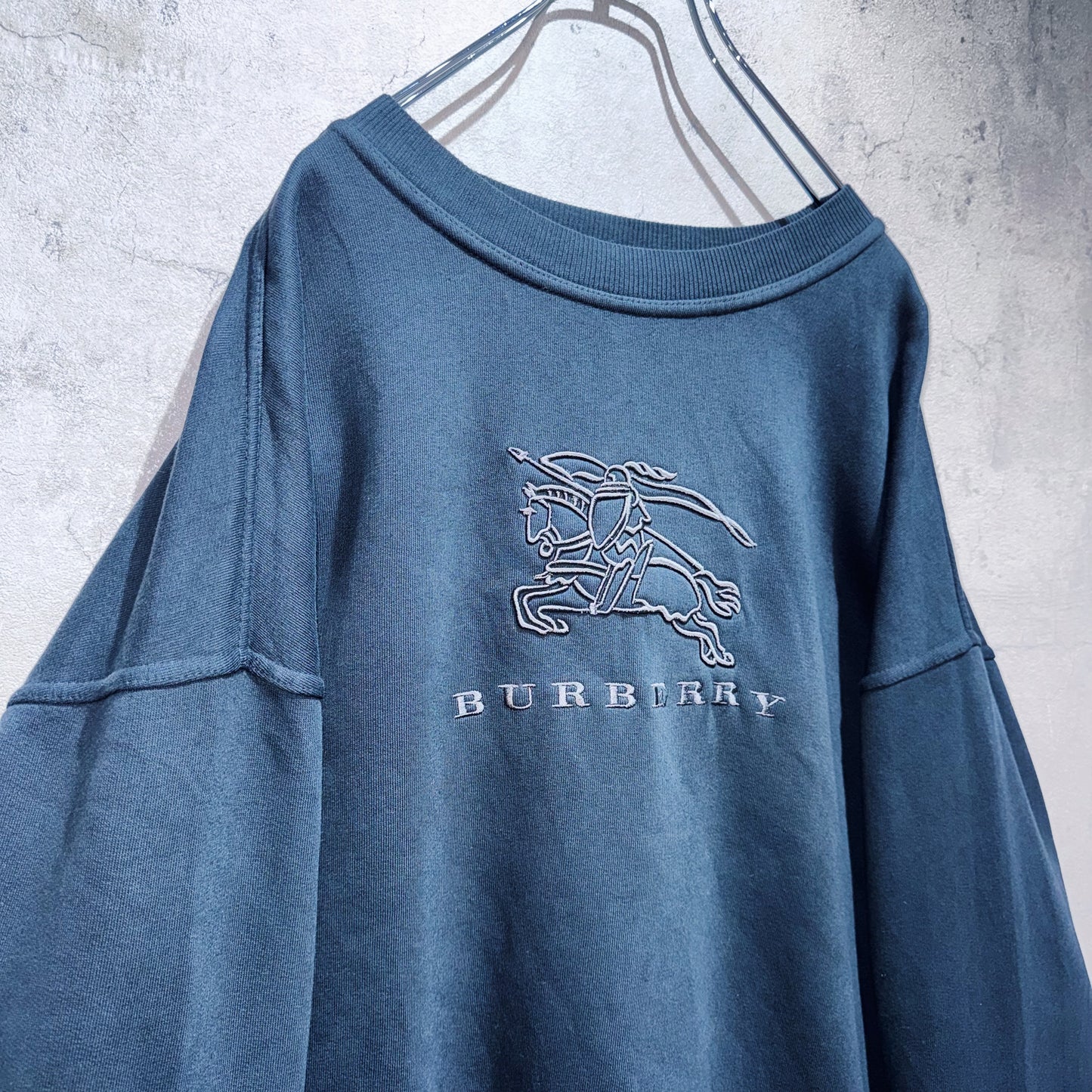 "BURBERRY"signature logo graphic design  pullover sweat