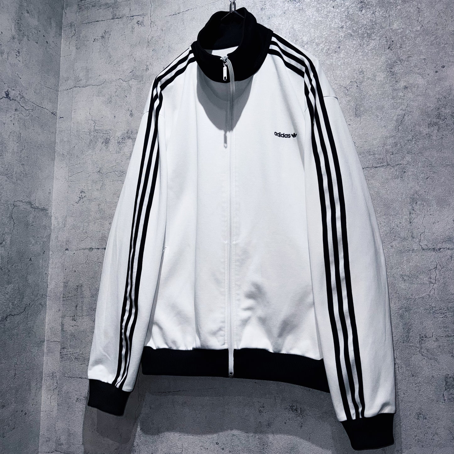 "ADIDAS Originals"monotone color design track jacket