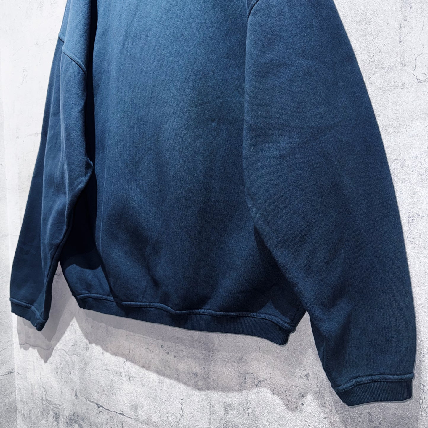 "BURBERRY"signature logo graphic design  pullover sweat