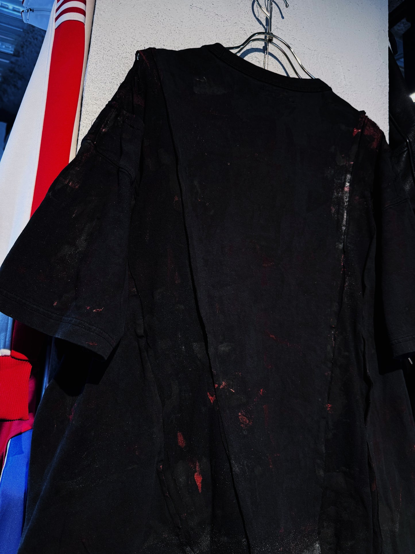 "vivid notes"The Anarchist's Layered Orbit black T-shirt