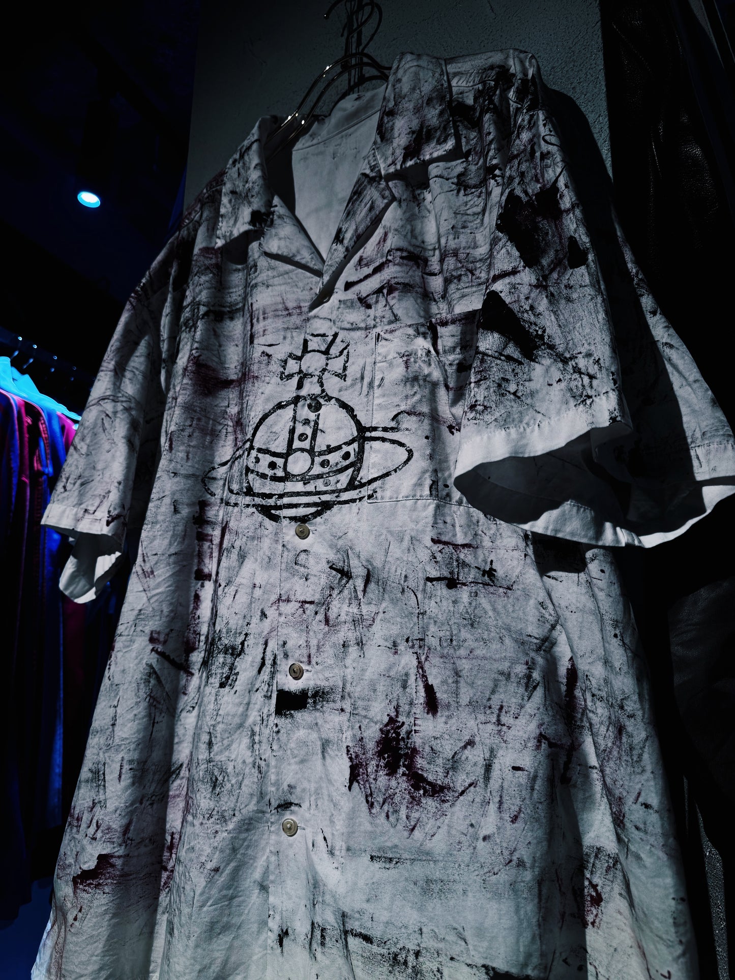 vivid notes"The Anarchist's short sleeve Orbit shirt