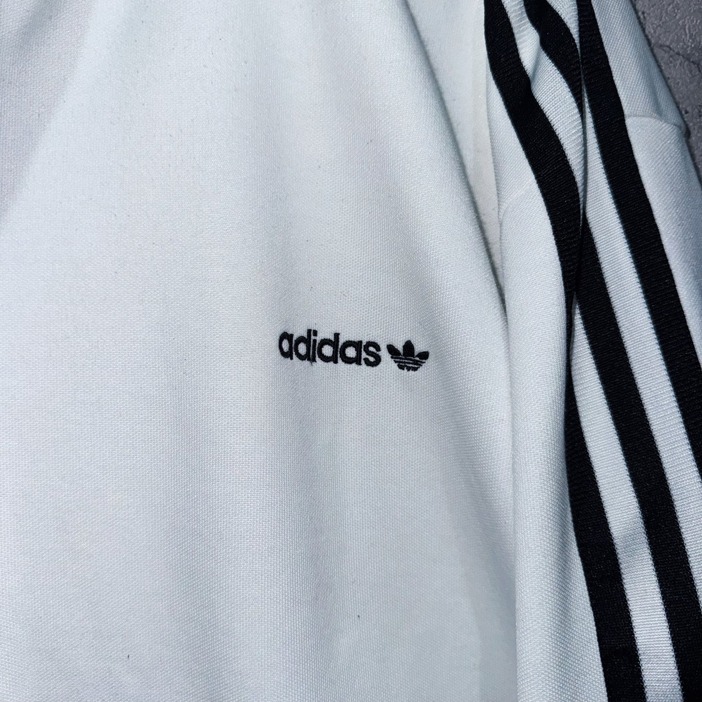 "ADIDAS Originals"monotone color design track jacket