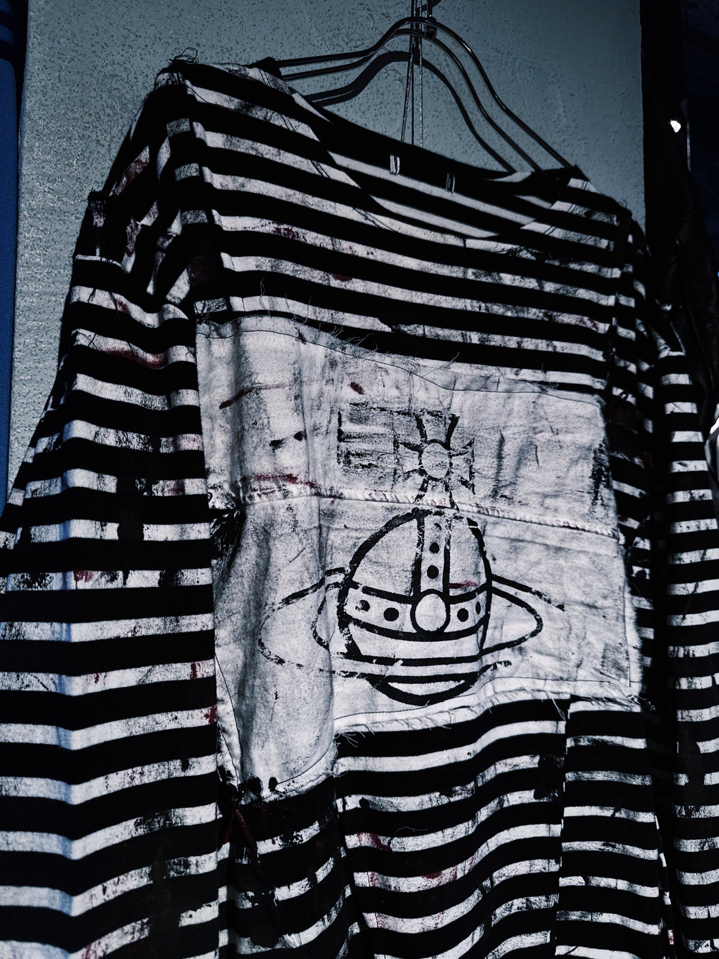 "vivid notes"The Anarchist's Layered Orbit border long sleeve T shirt