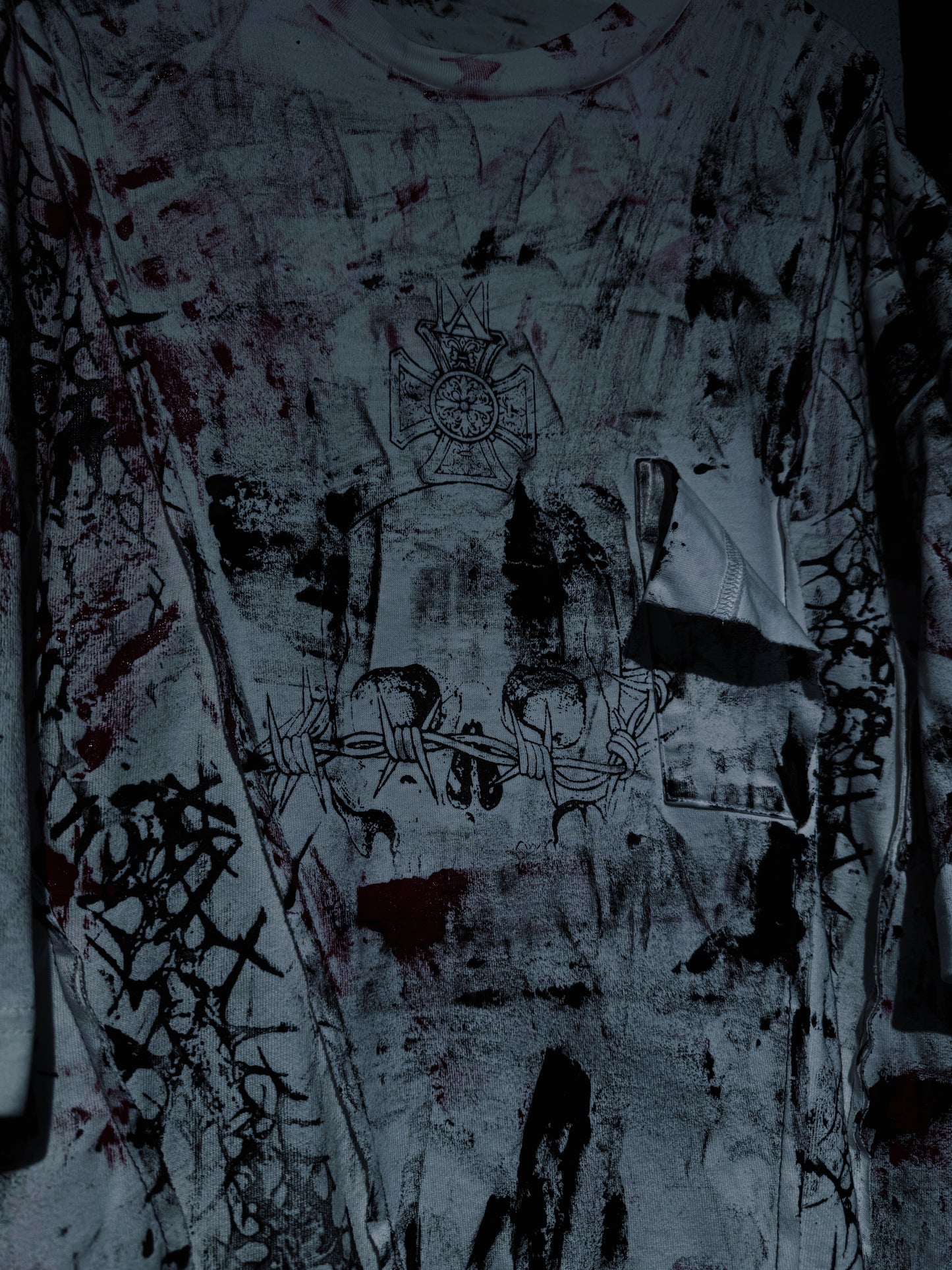"vivid notes"The Anarchist's Layered Orbit skull design T-shirt