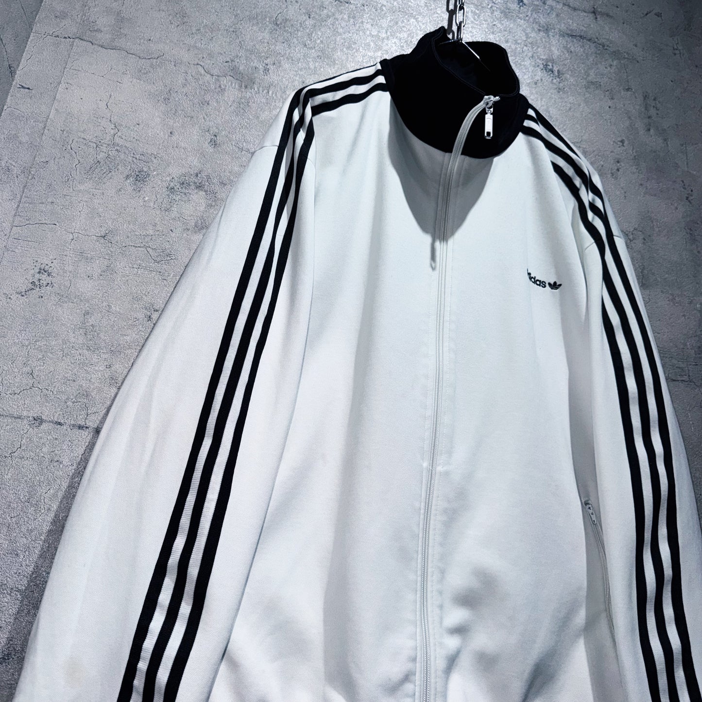 "ADIDAS Originals"monotone color design track jacket