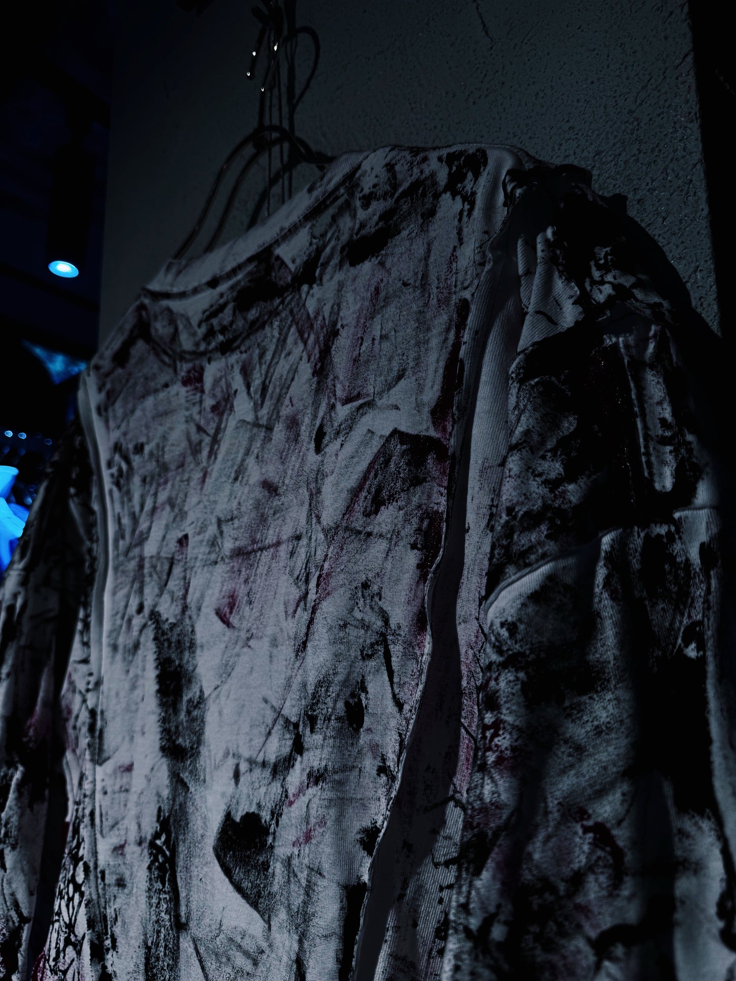 "vivid notes"The Anarchist's Layered Orbit skull design T-shirt
