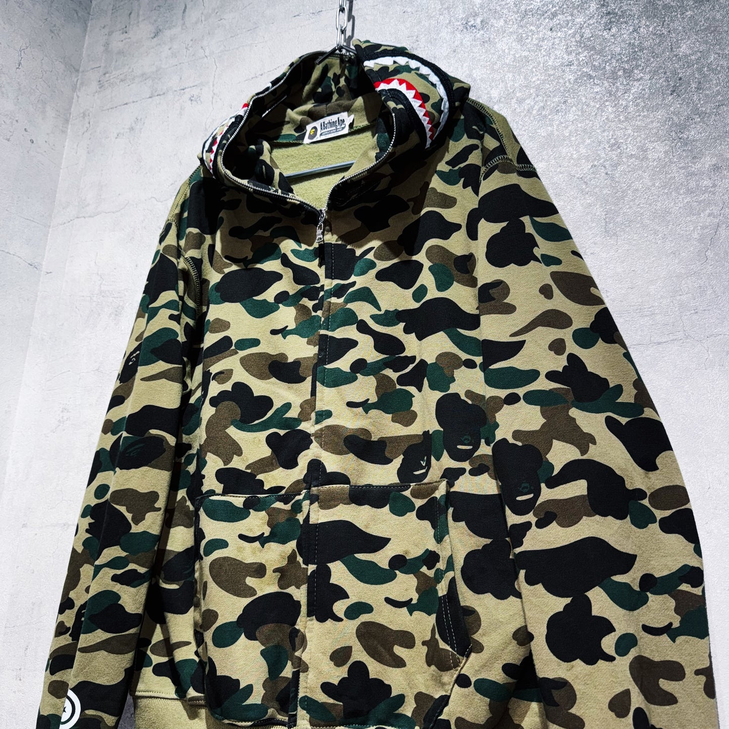 "A Bathing Ape"shark head camouflage pattern zip-up hoodie