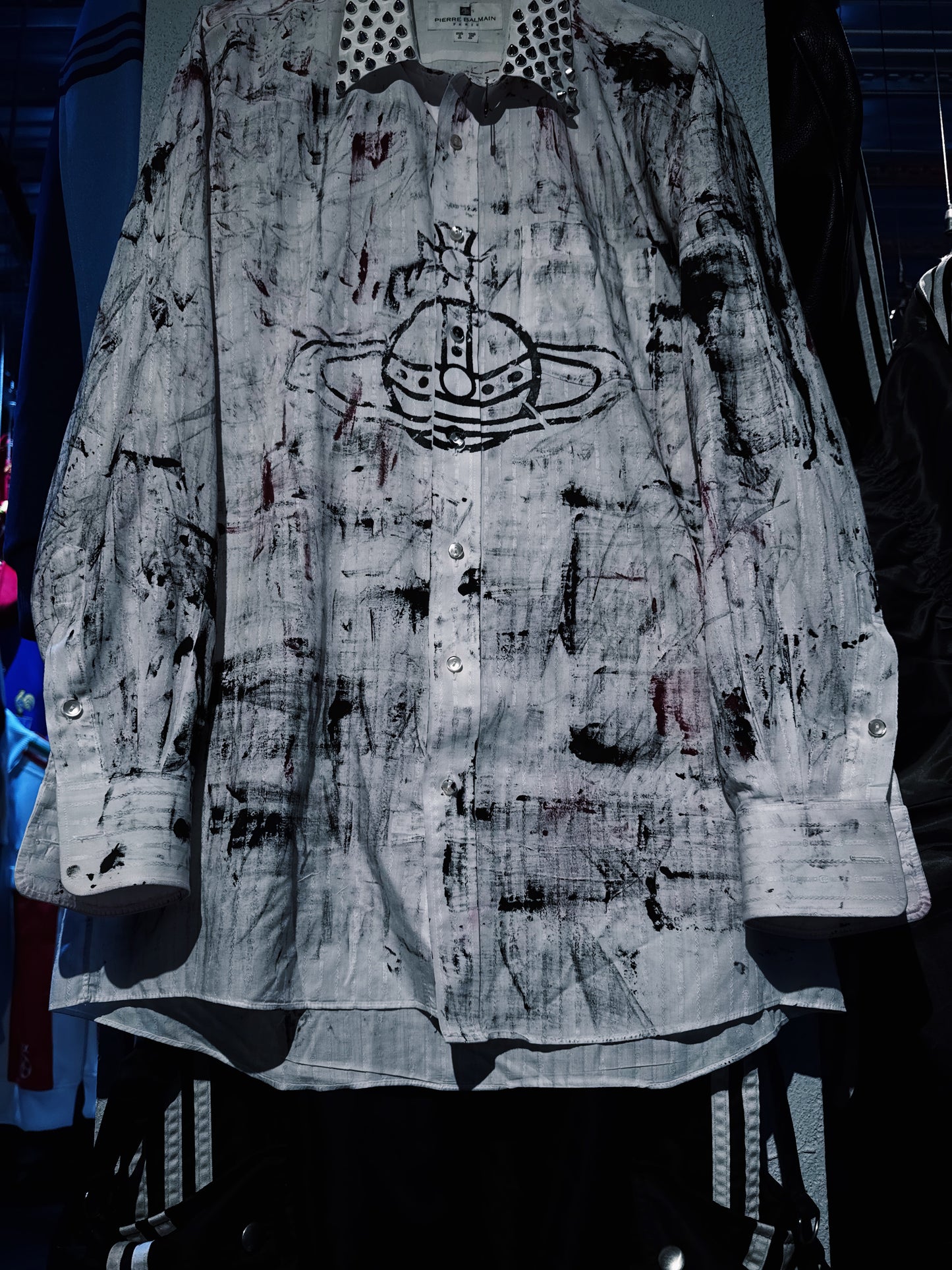 "vivid notes"The Anarchist's painting design studs Orbit shirt