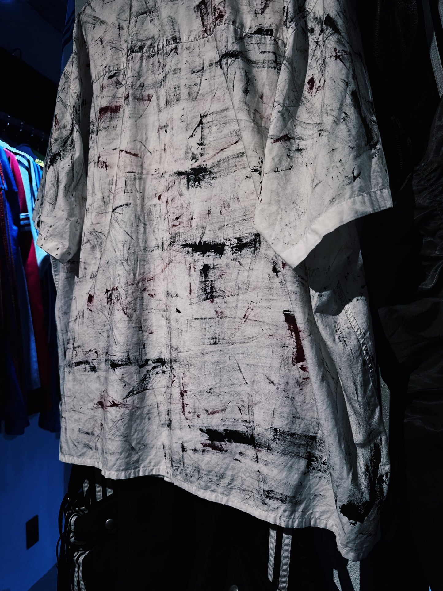 vivid notes"The Anarchist's short sleeve Orbit shirt