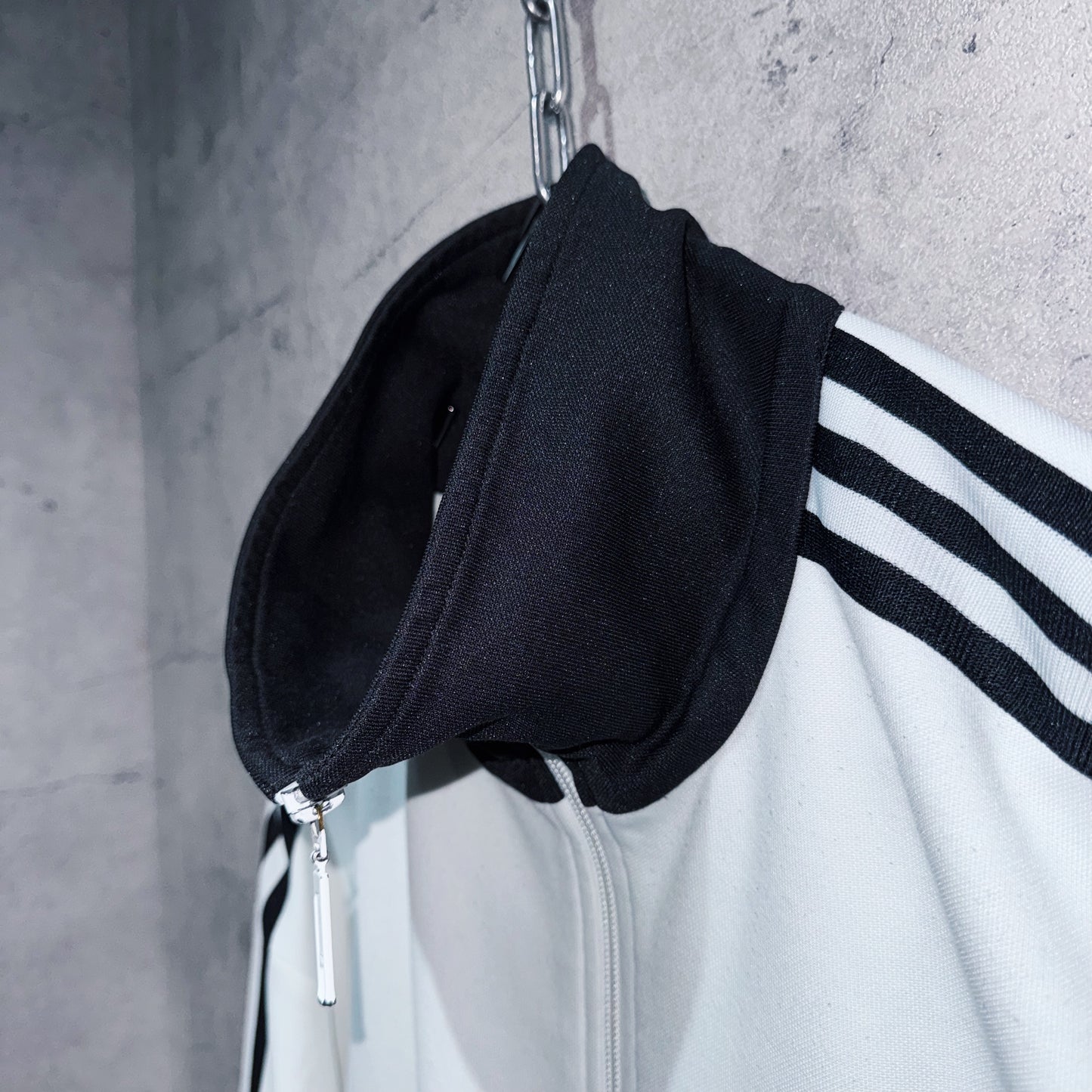 "ADIDAS Originals"monotone color design track jacket