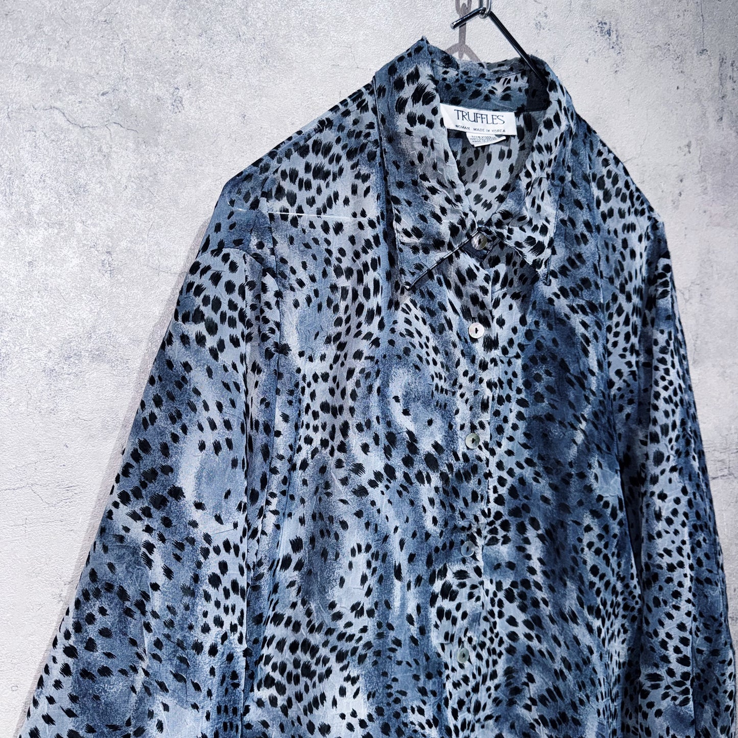 Leopard all over pattern sheer loose shirt