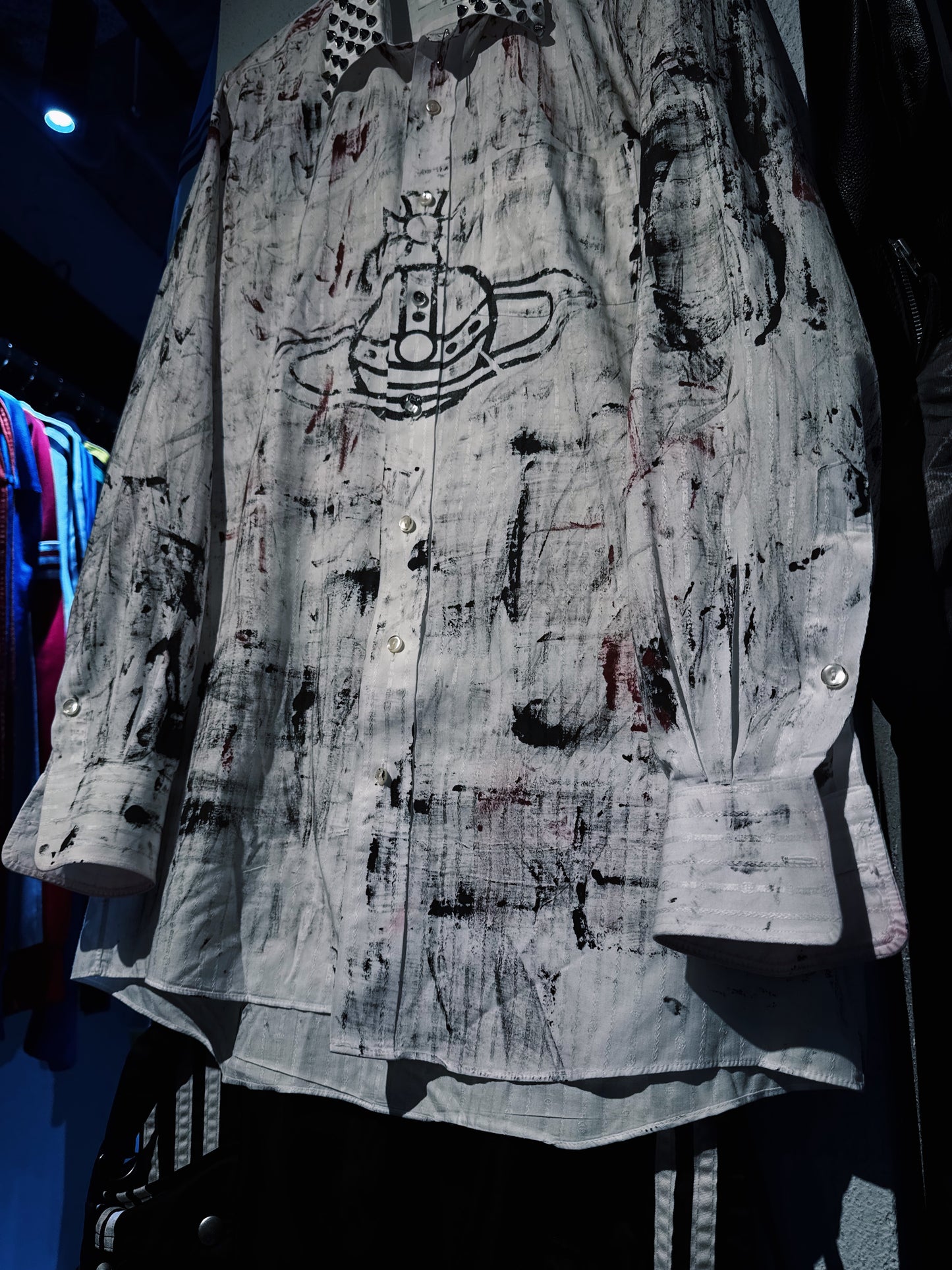 "vivid notes"The Anarchist's painting design studs Orbit shirt