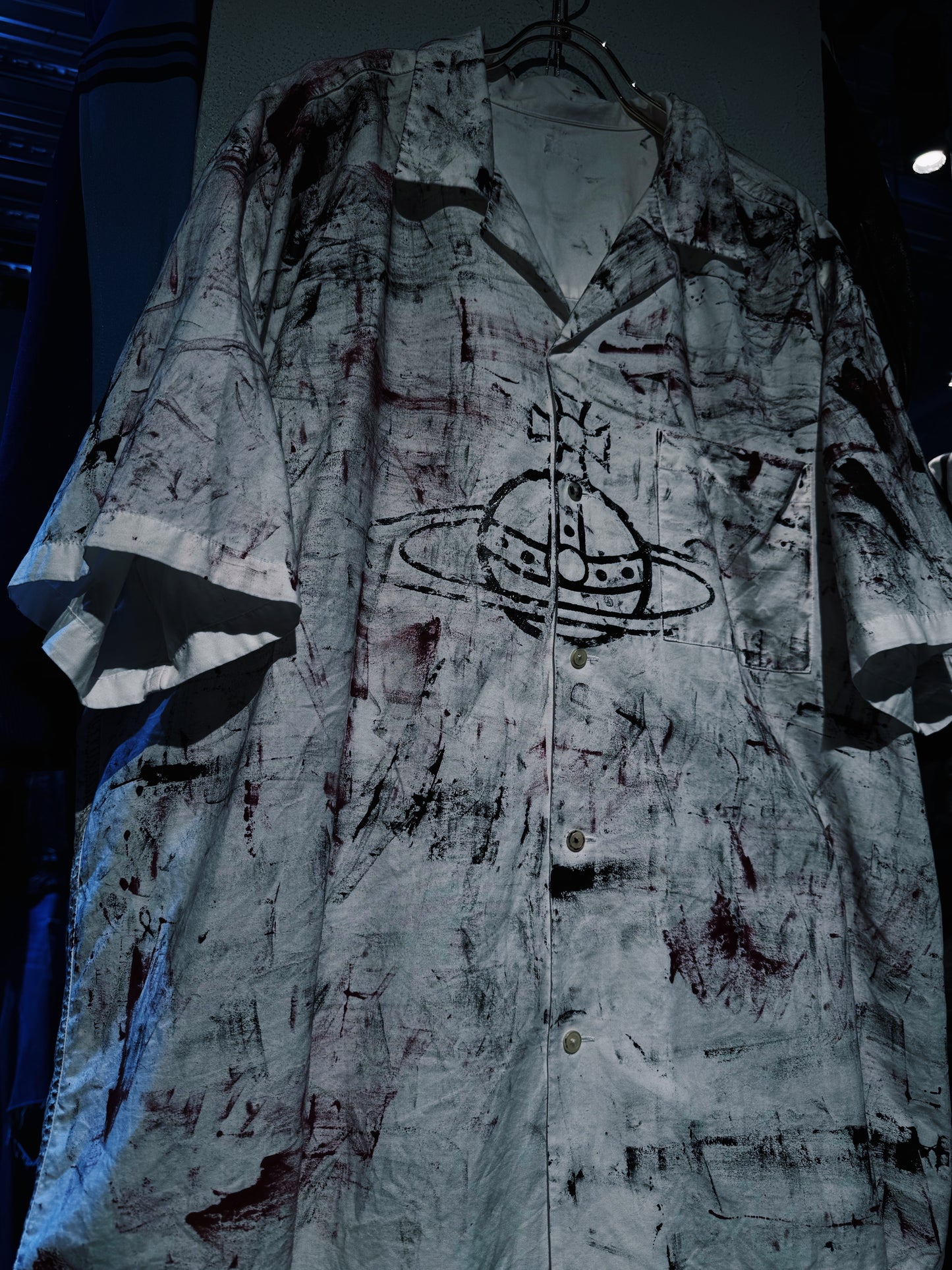 vivid notes"The Anarchist's short sleeve Orbit shirt