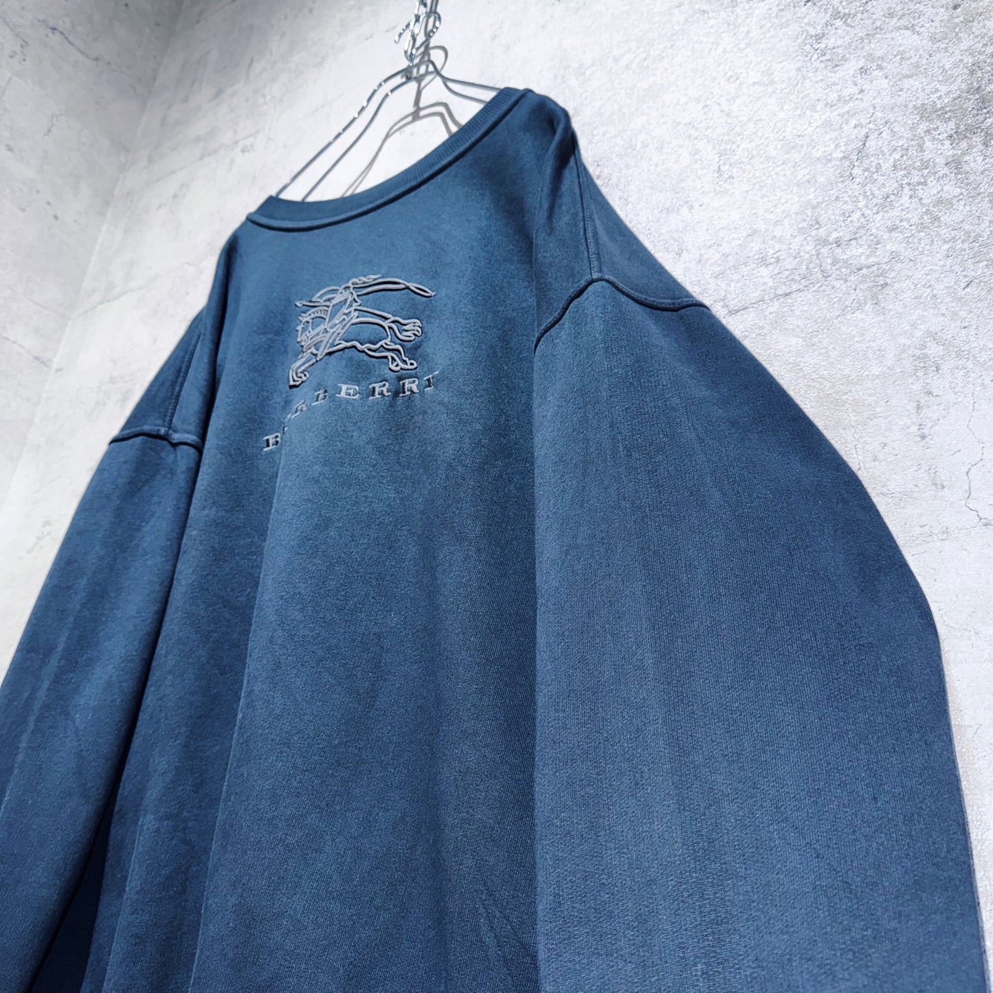 "BURBERRY"signature logo graphic design  pullover sweat