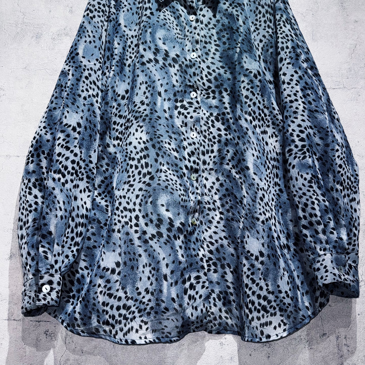 Leopard all over pattern sheer loose shirt