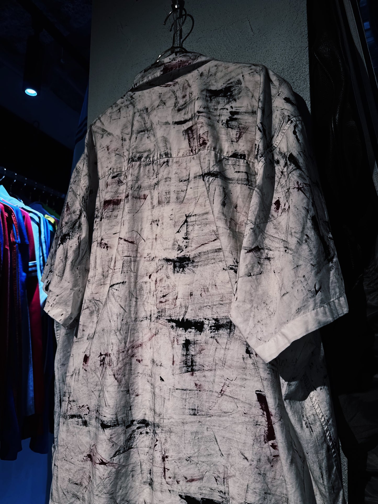 vivid notes"The Anarchist's short sleeve Orbit shirt
