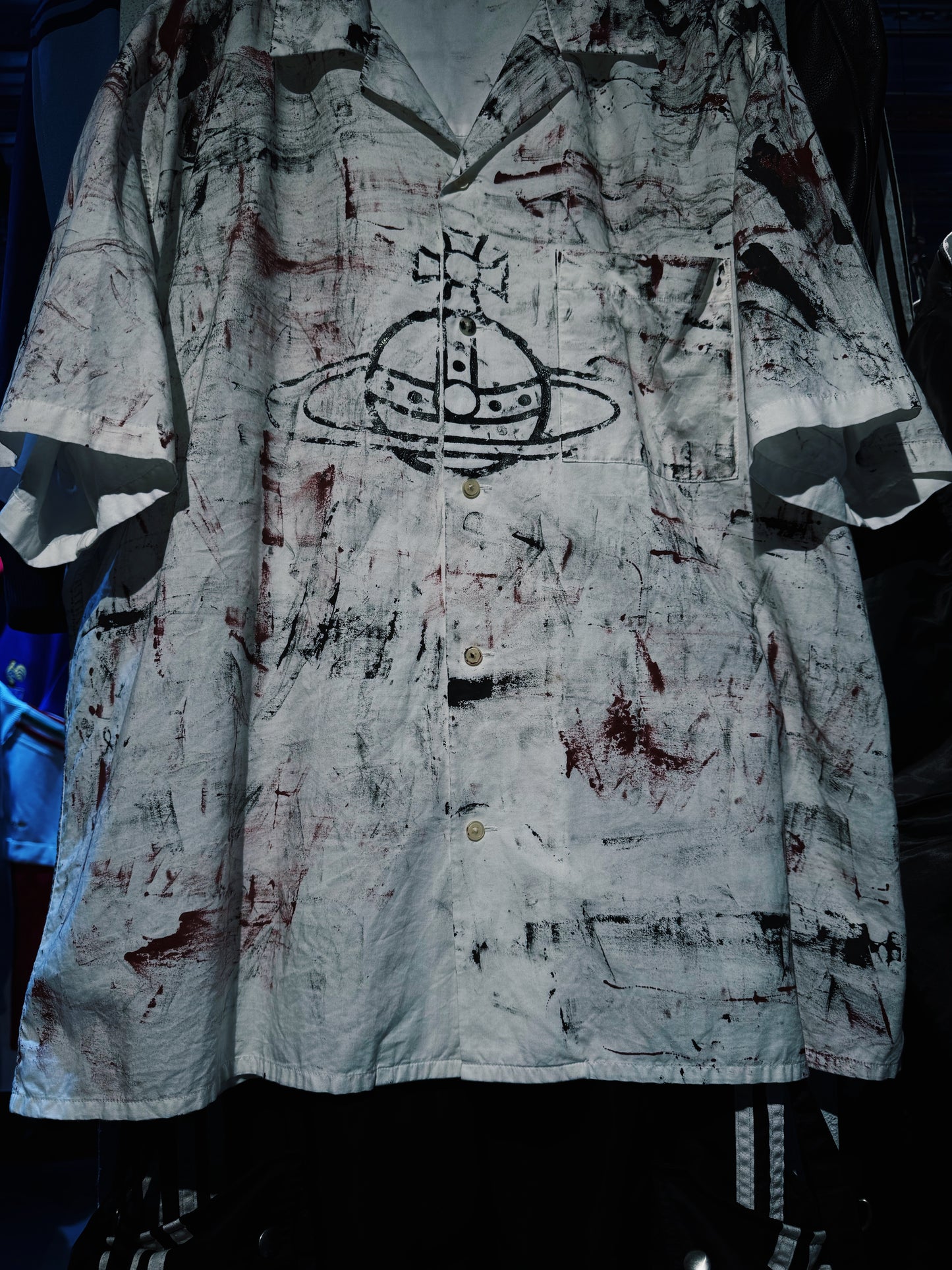vivid notes"The Anarchist's short sleeve Orbit shirt