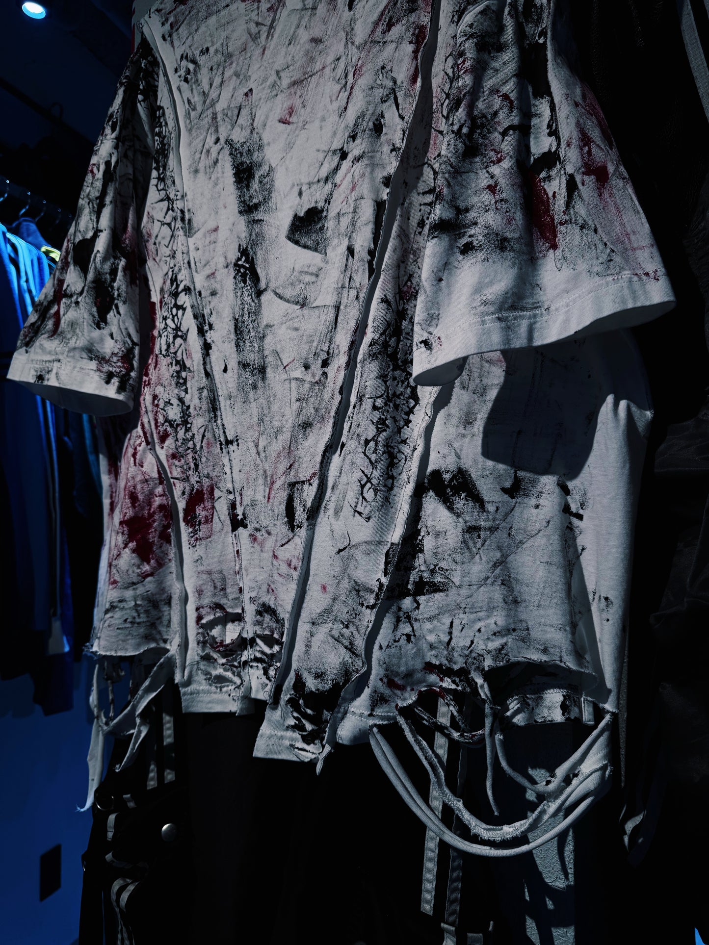 "vivid notes"The Anarchist's Layered Orbit skull design T-shirt