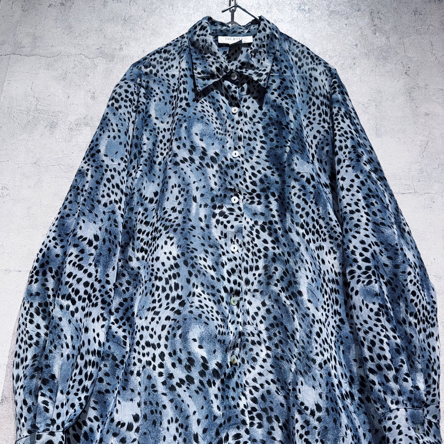Leopard all over pattern sheer loose shirt
