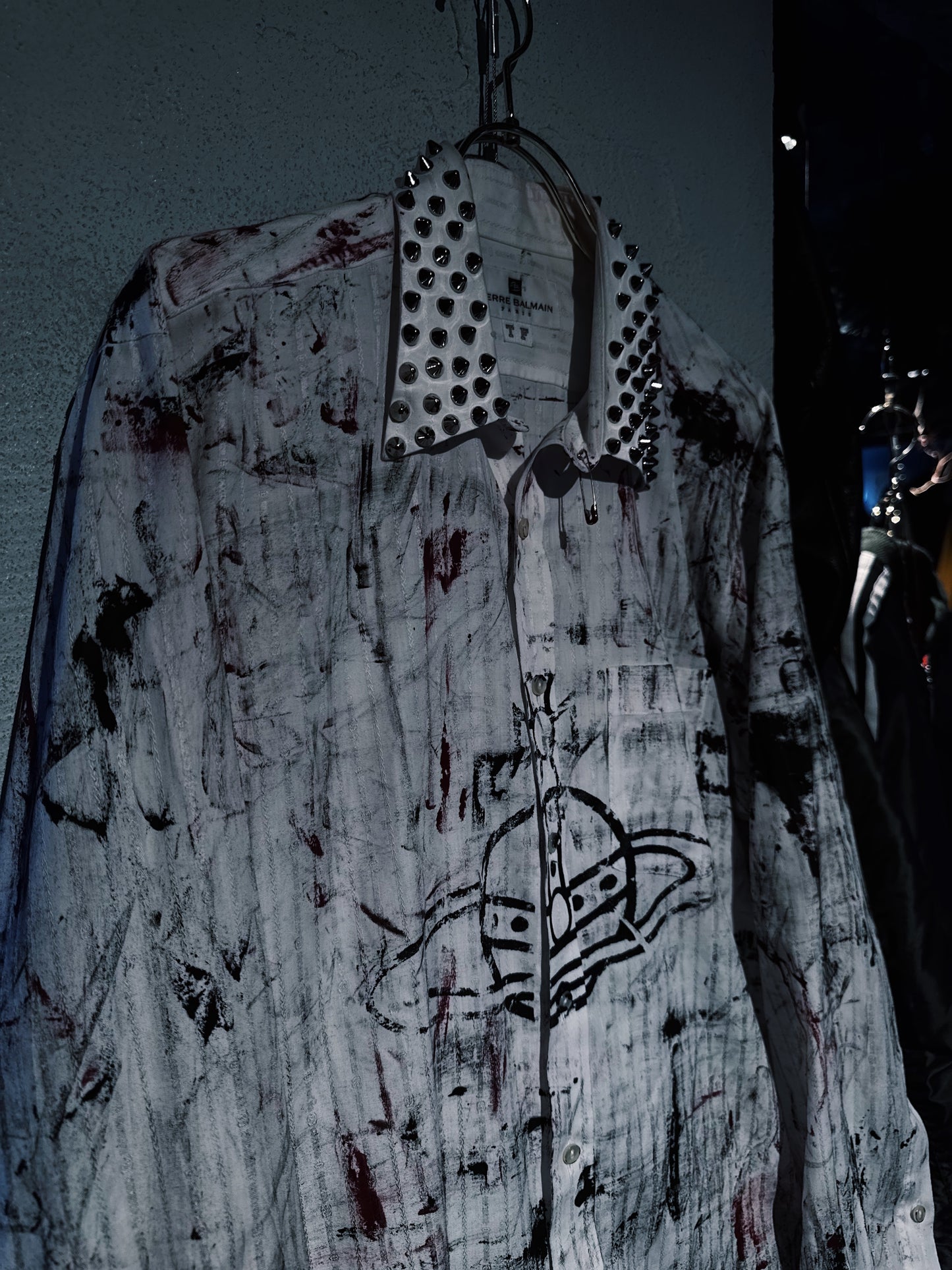 "vivid notes"The Anarchist's painting design studs Orbit shirt