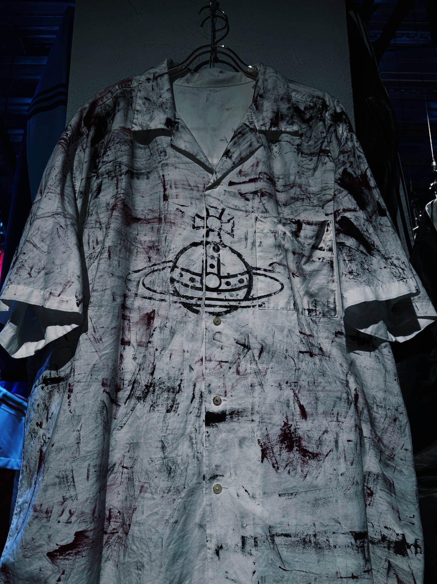 vivid notes"The Anarchist's short sleeve Orbit shirt