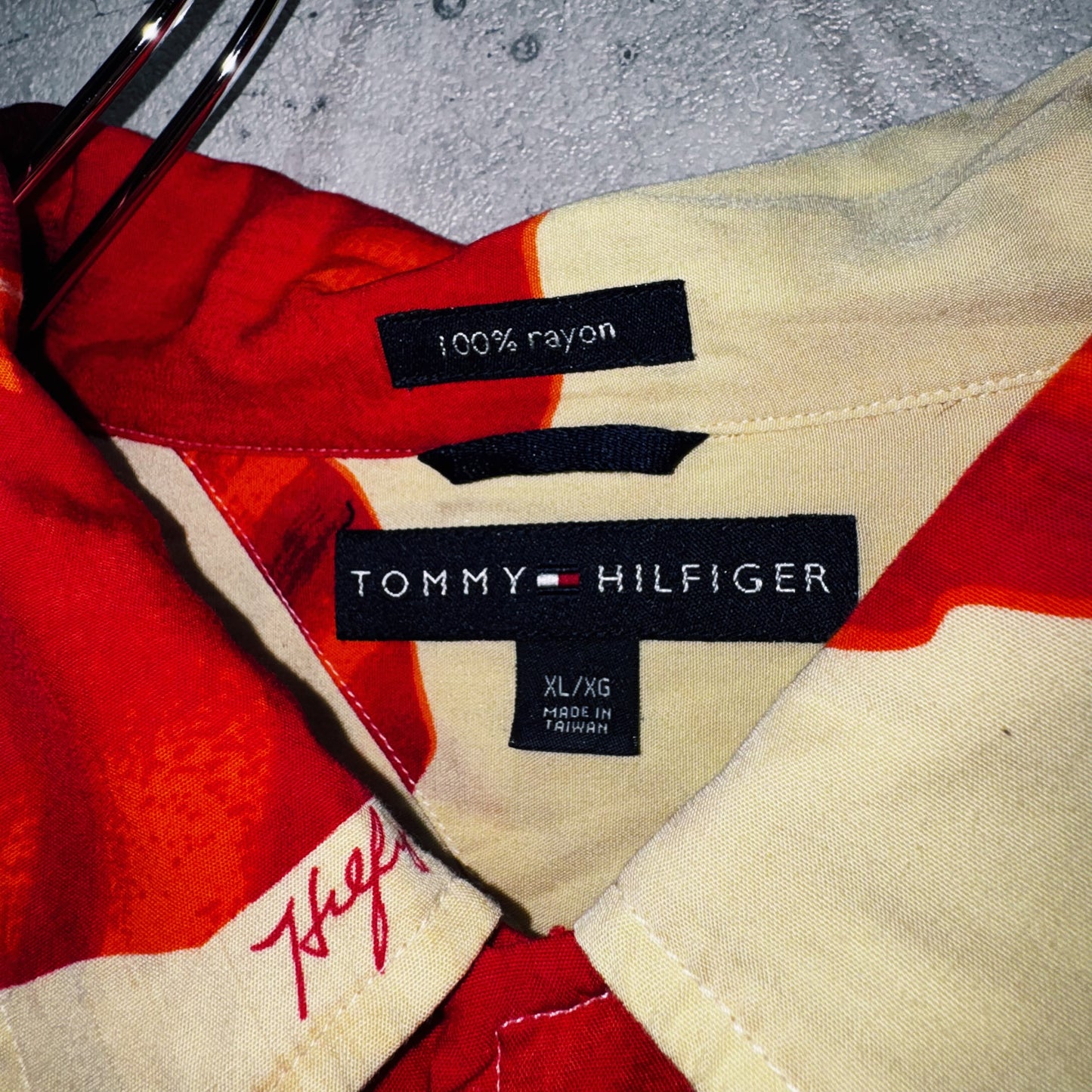 "TOMMY HILFIGER"hibiscus pattern design short sleeve rayon Aloha shirt
