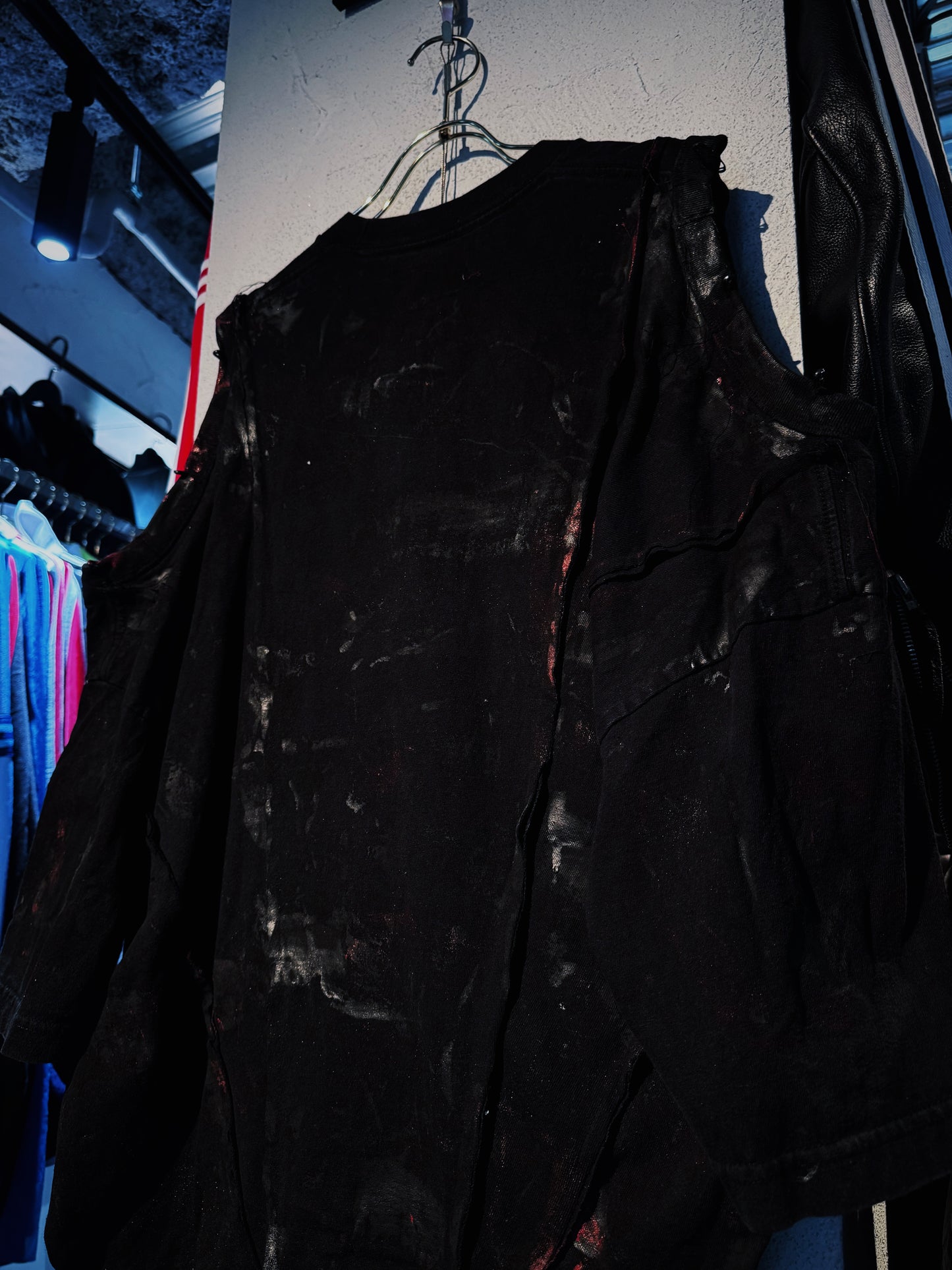 "vivid notes"The Anarchist's Layered Orbit black T-shirt