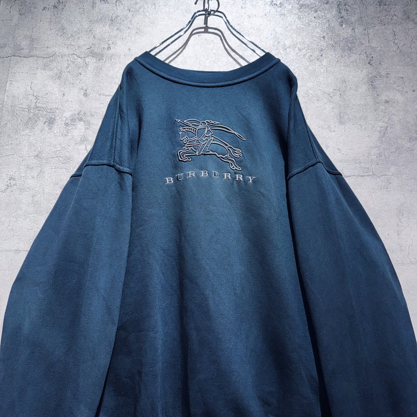 "BURBERRY"signature logo graphic design  pullover sweat
