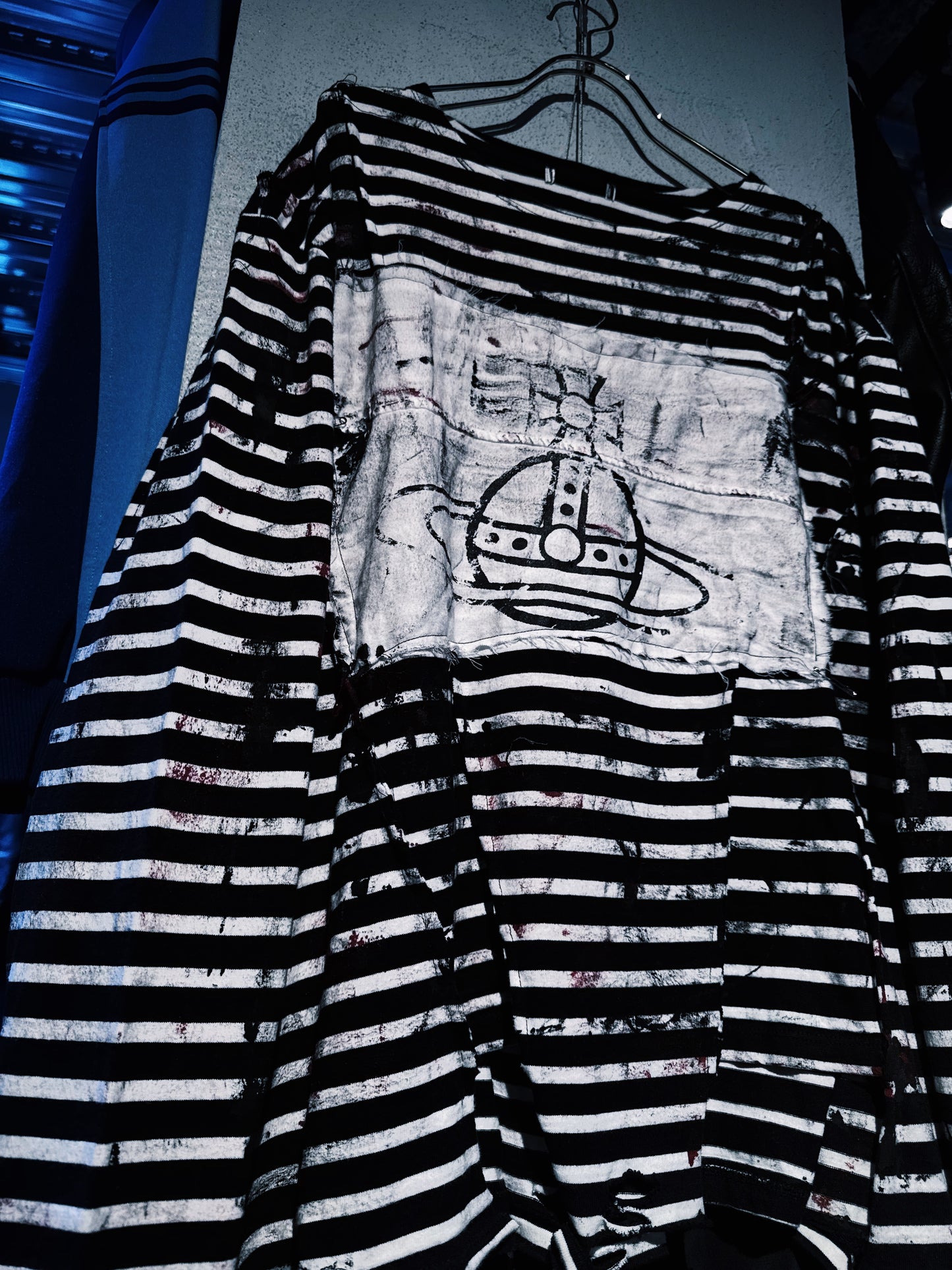 "vivid notes"The Anarchist's Layered Orbit border long sleeve T shirt