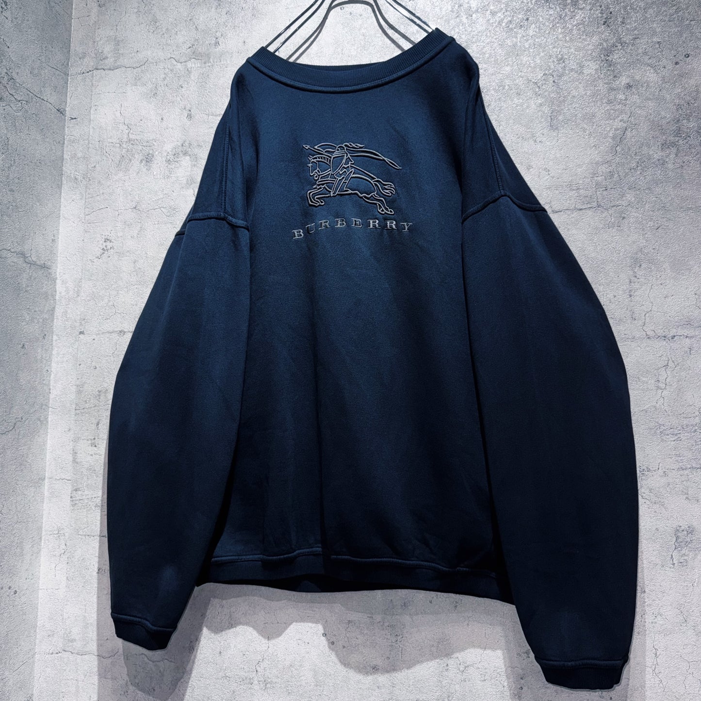 "BURBERRY"signature logo graphic design  pullover sweat