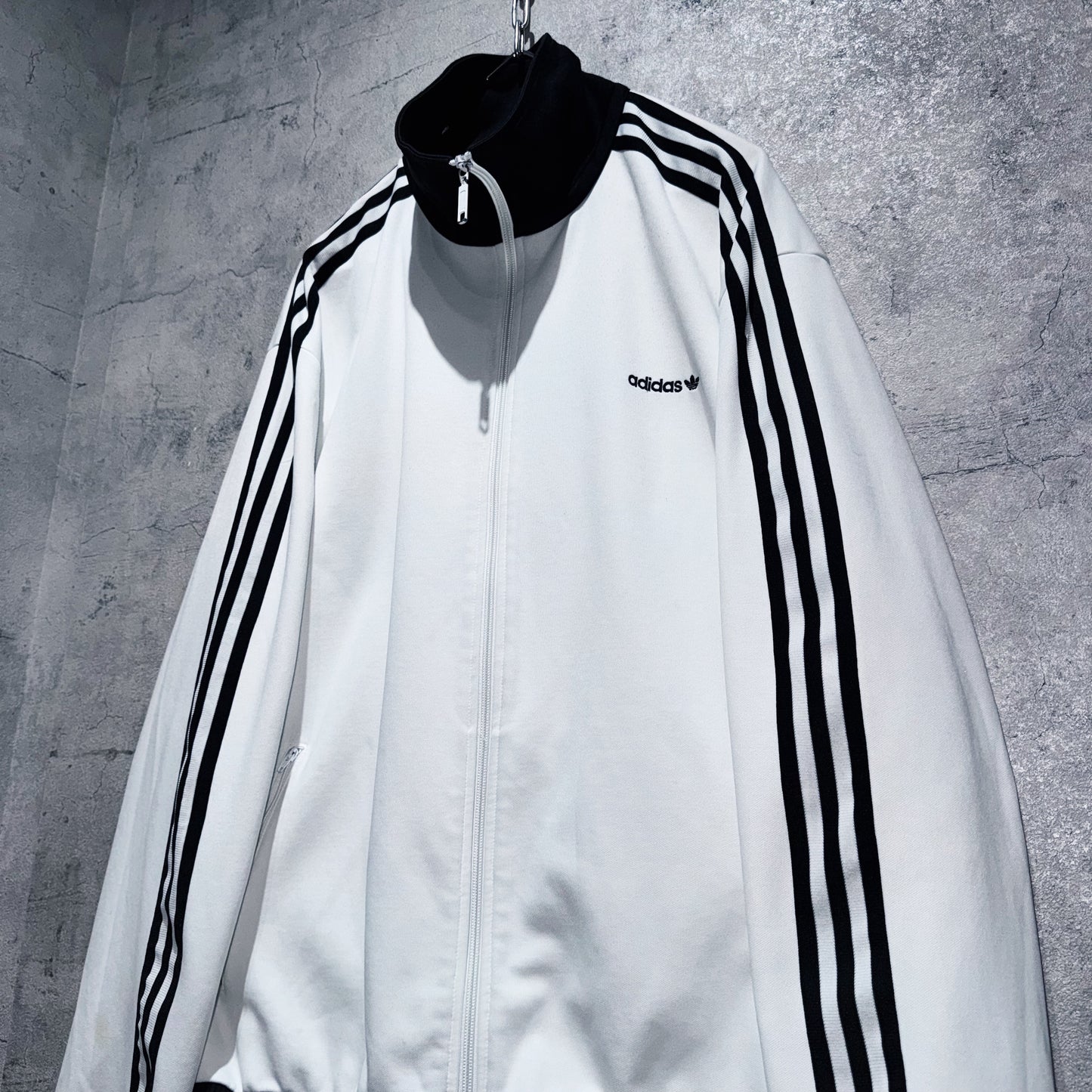 "ADIDAS Originals"monotone color design track jacket