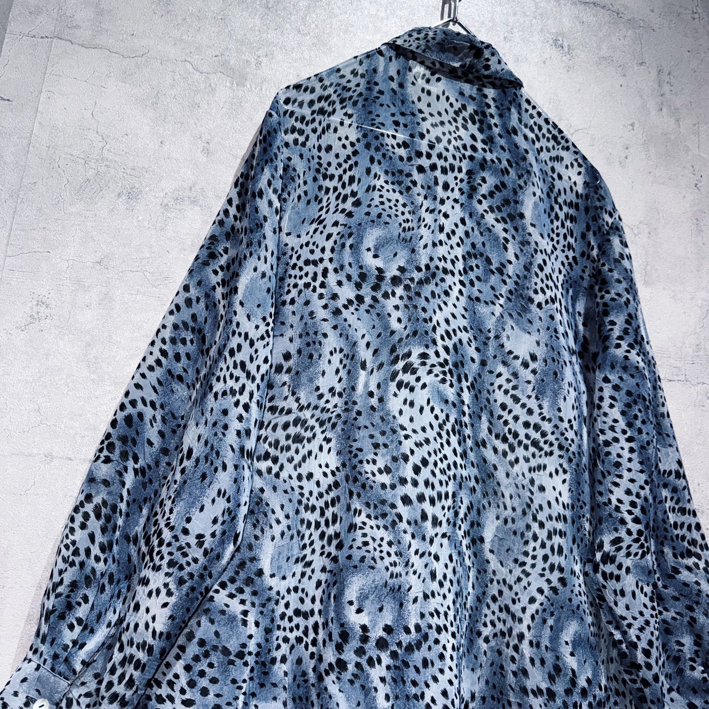 Leopard all over pattern sheer loose shirt