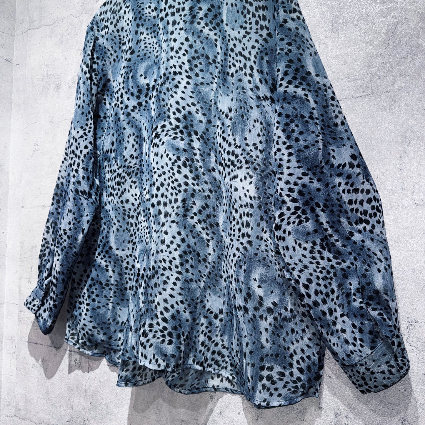 Leopard all over pattern sheer loose shirt