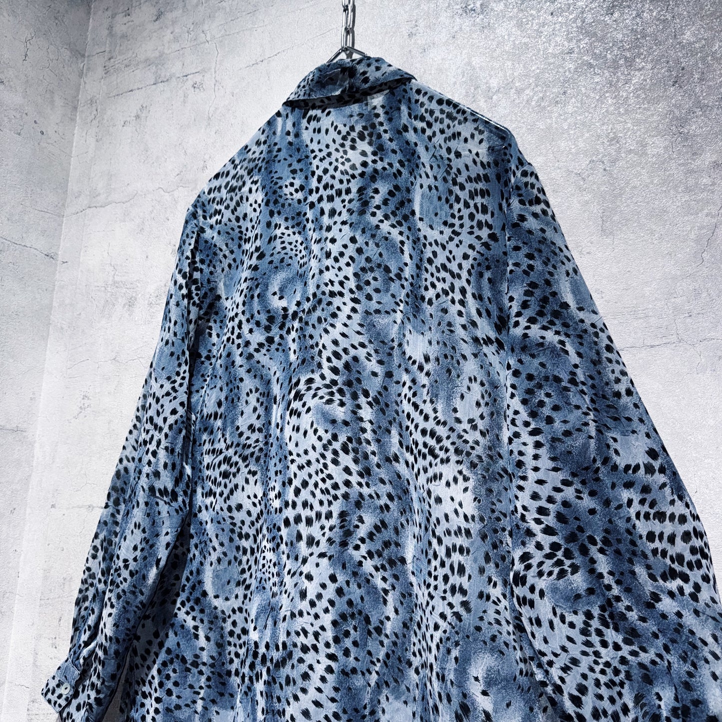 Leopard all over pattern sheer loose shirt