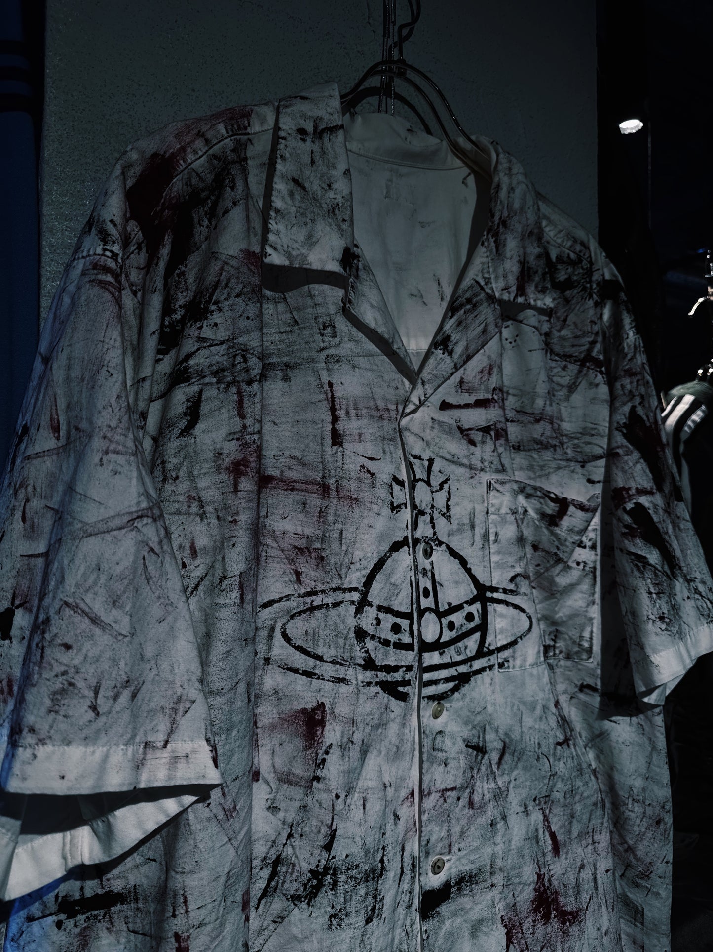 vivid notes"The Anarchist's short sleeve Orbit shirt