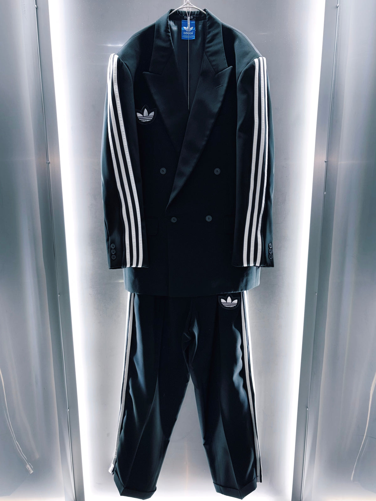 special "original re:meke" vintage
"adidas"× vintage double breast SETUP three strip edition