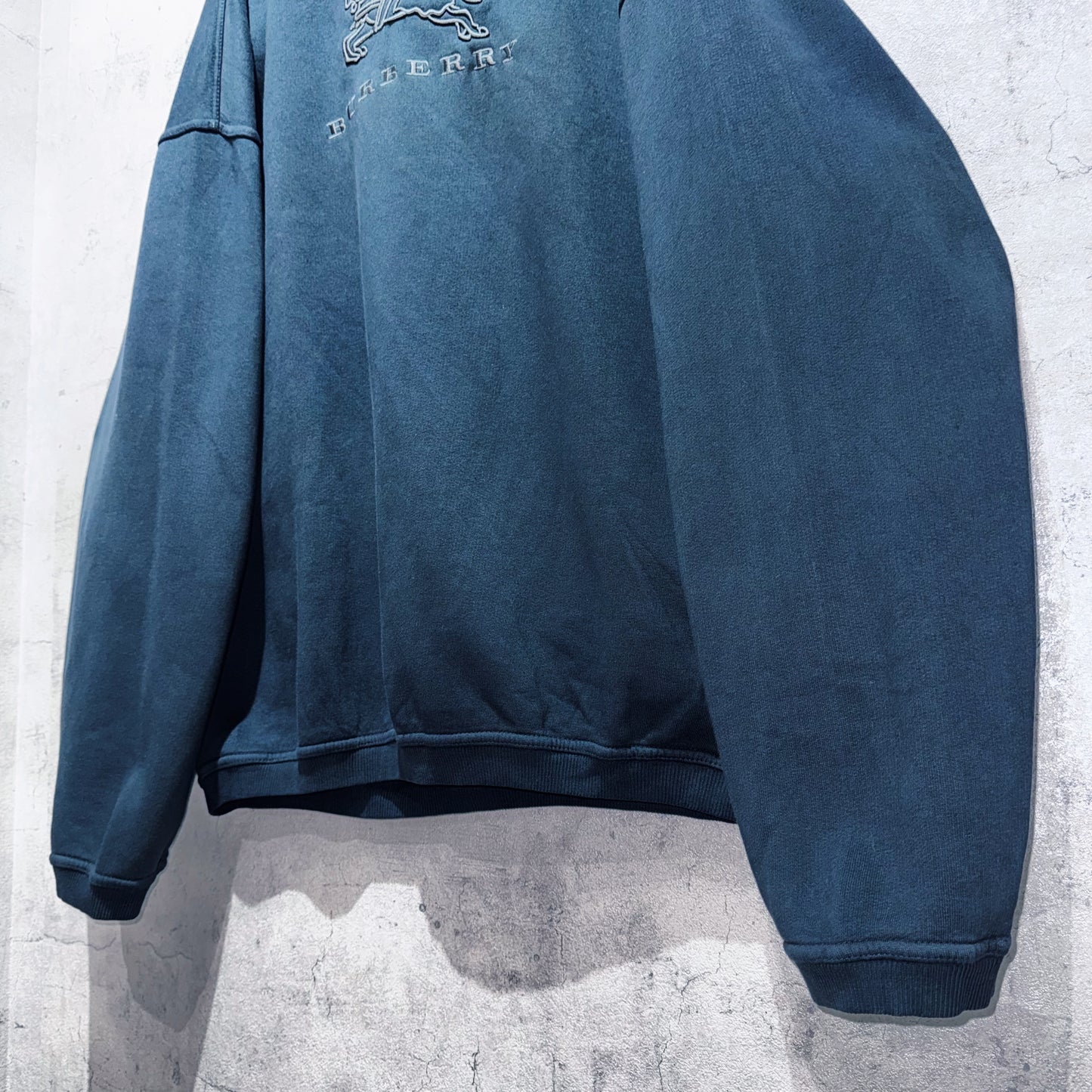"BURBERRY"signature logo graphic design  pullover sweat