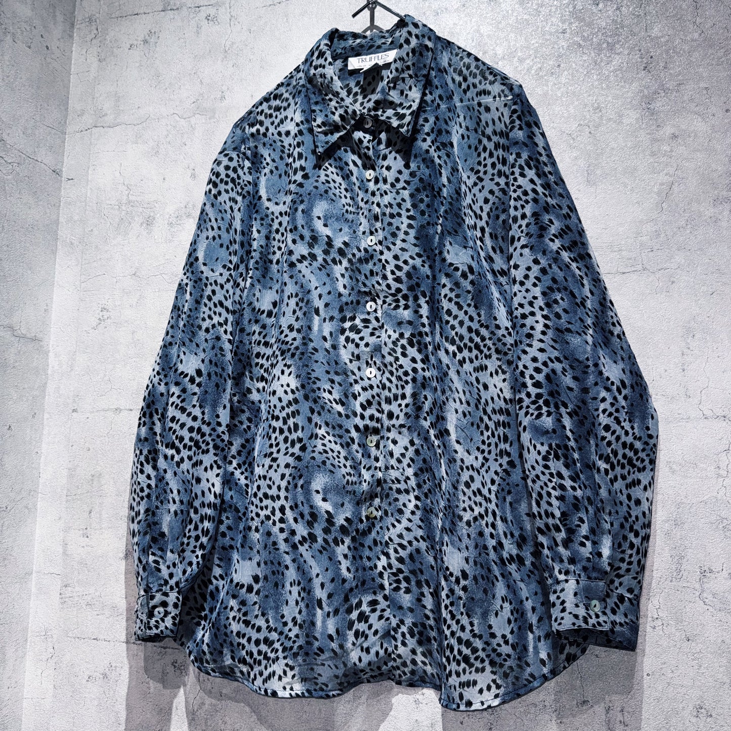 Leopard all over pattern sheer loose shirt