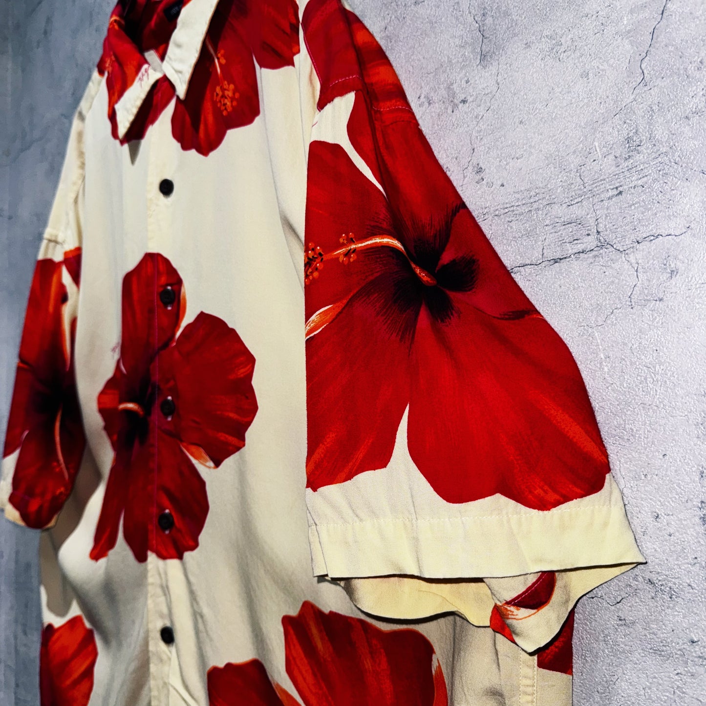 "TOMMY HILFIGER"hibiscus pattern design short sleeve rayon Aloha shirt