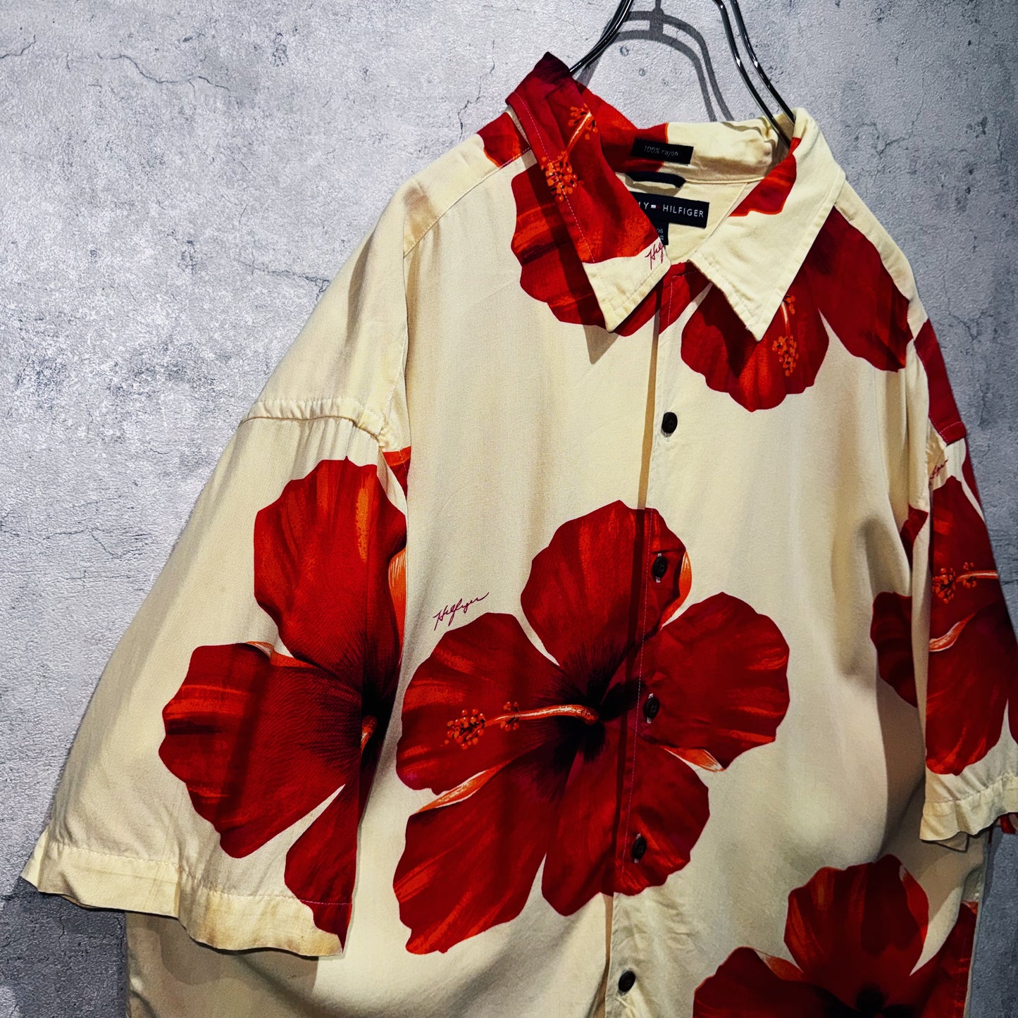 "TOMMY HILFIGER"hibiscus pattern design short sleeve rayon Aloha shirt