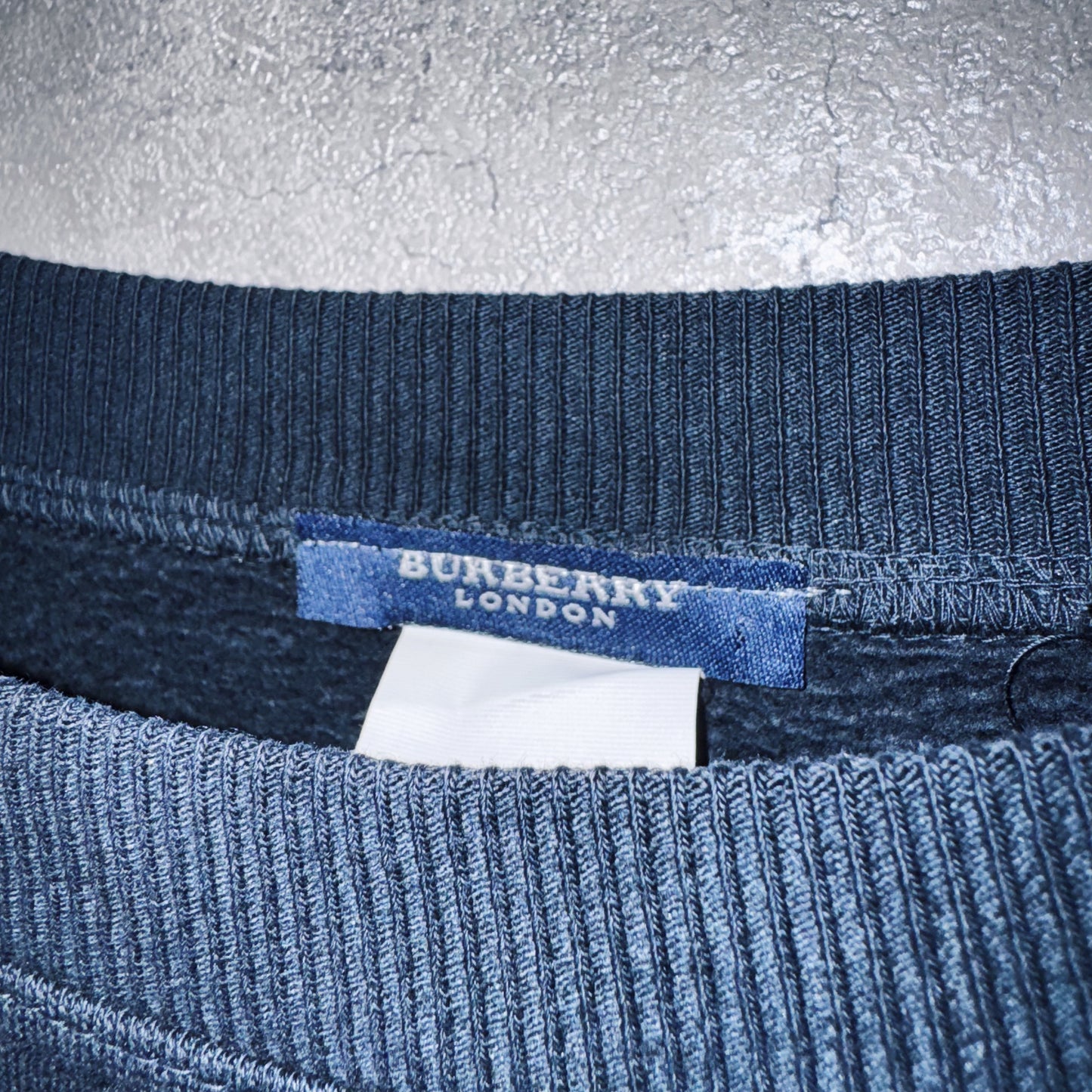 "BURBERRY"signature logo graphic design  pullover sweat