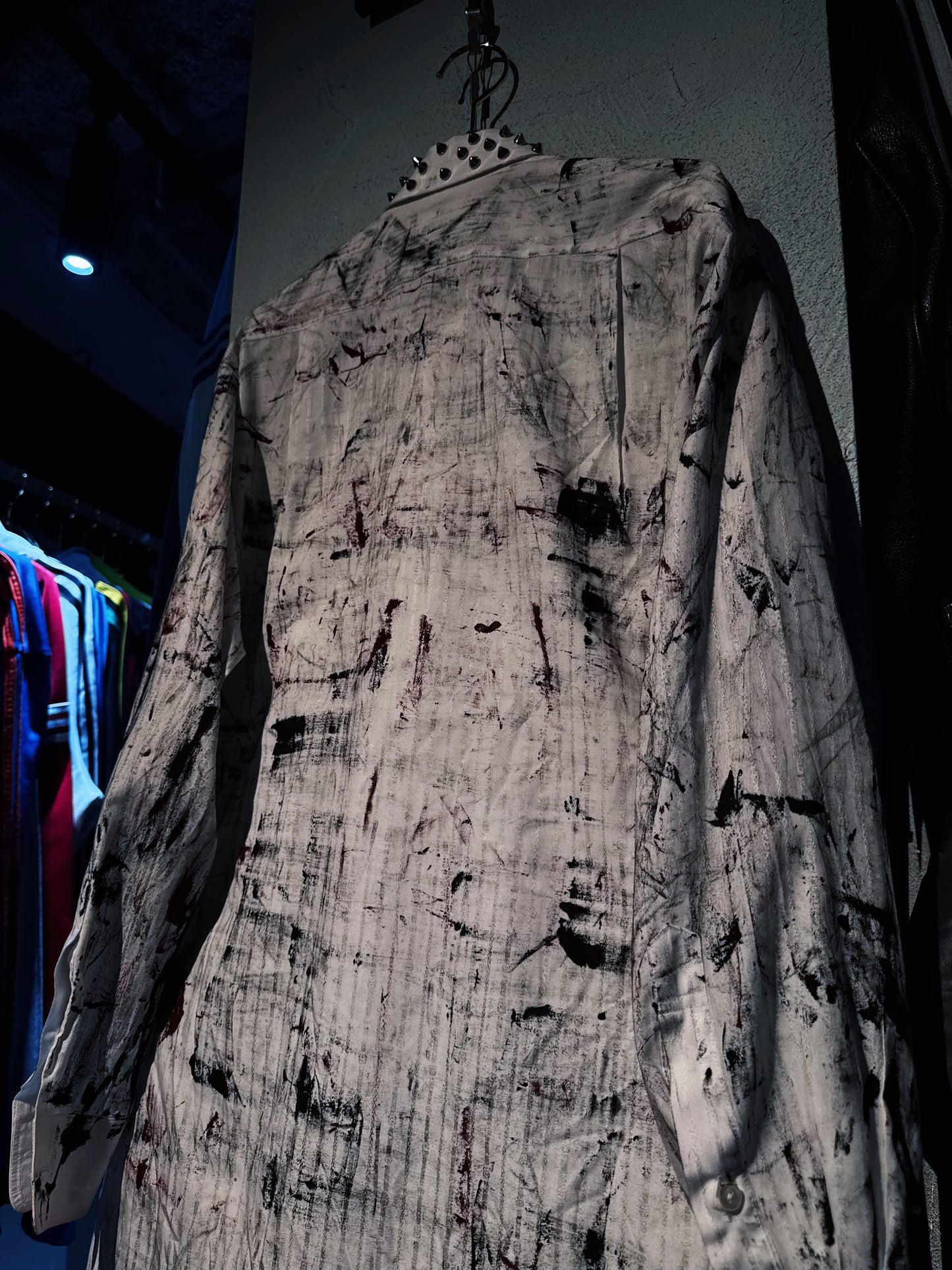 "vivid notes"The Anarchist's painting design studs Orbit shirt