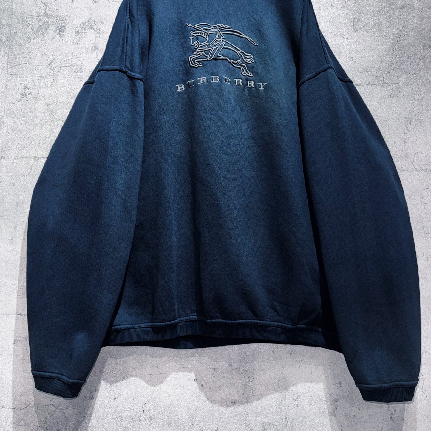 "BURBERRY"signature logo graphic design  pullover sweat