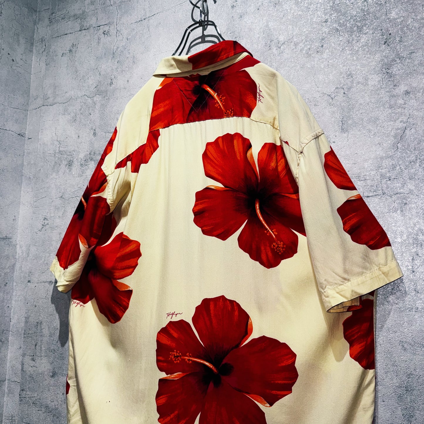 "TOMMY HILFIGER"hibiscus pattern design short sleeve rayon Aloha shirt