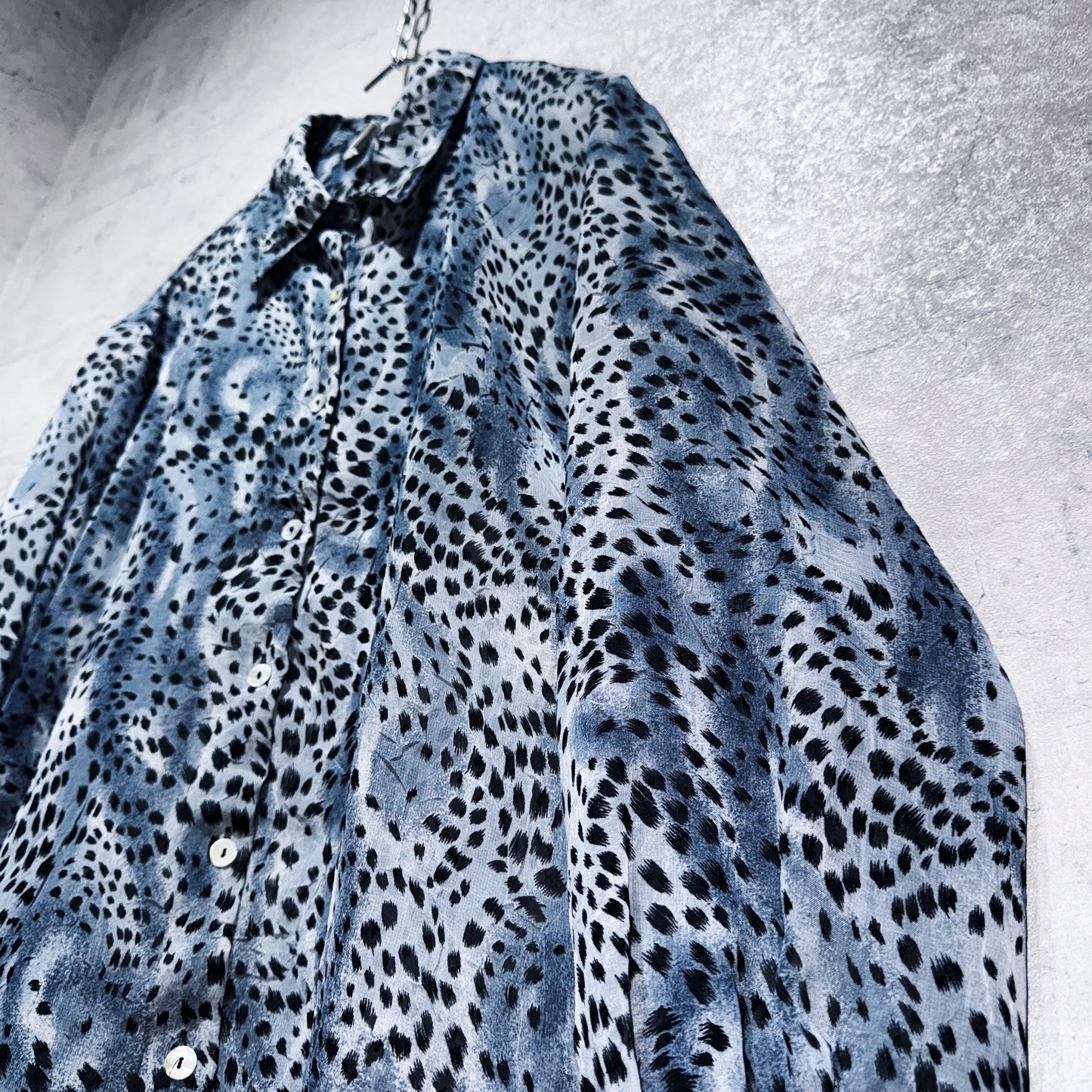 Leopard all over pattern sheer loose shirt
