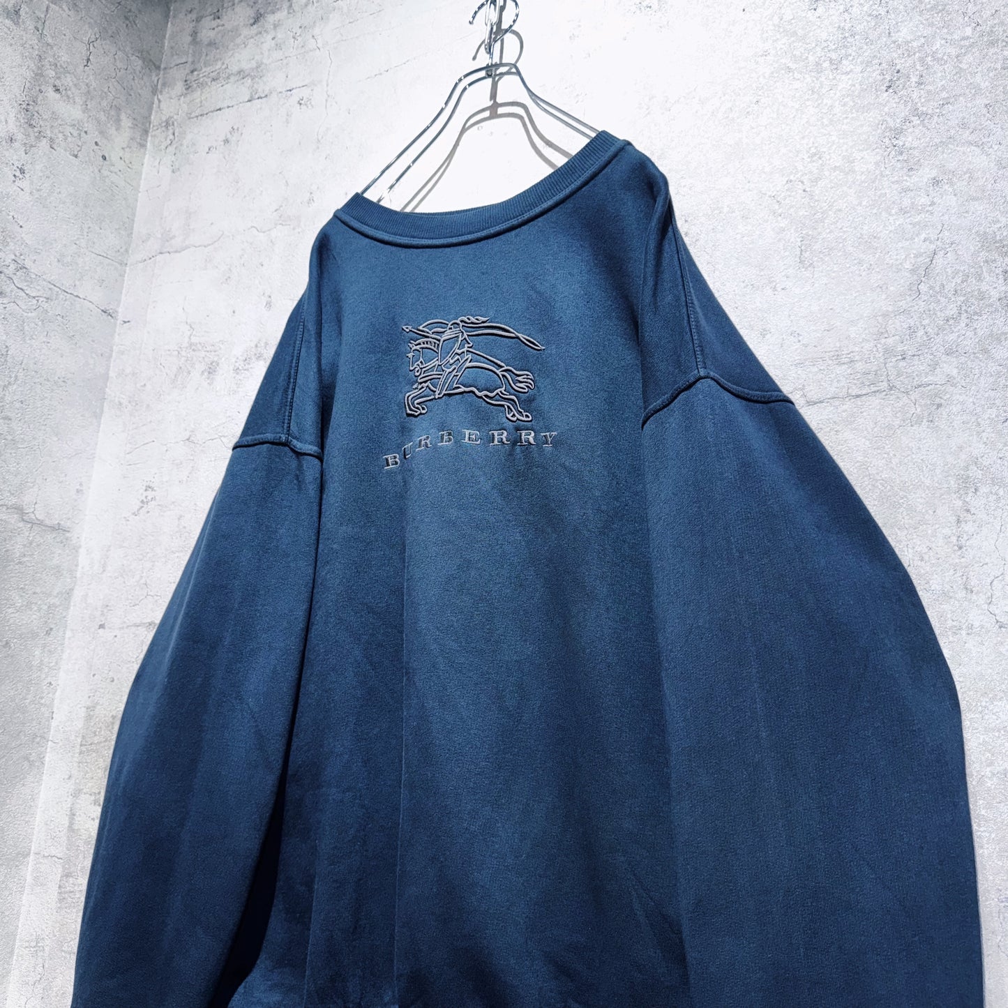 "BURBERRY"signature logo graphic design  pullover sweat