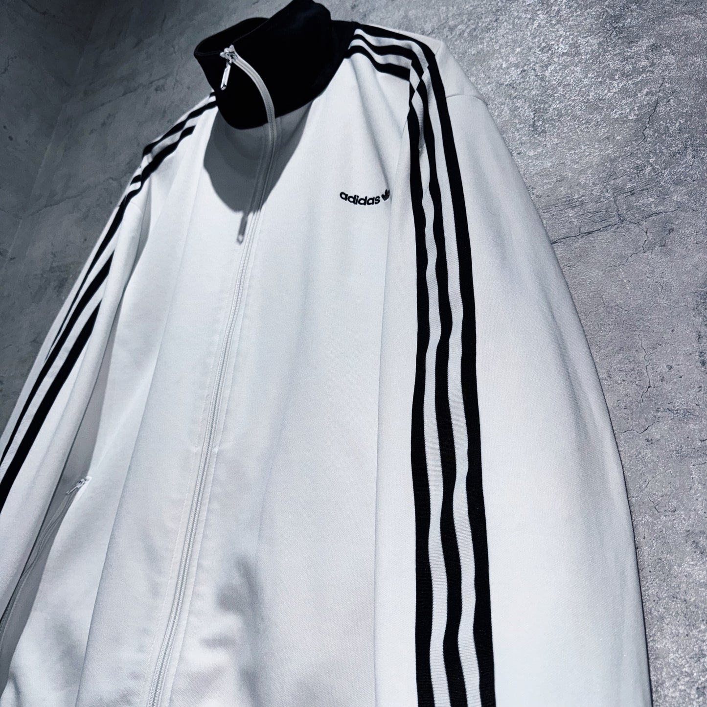 "ADIDAS Originals"monotone color design track jacket